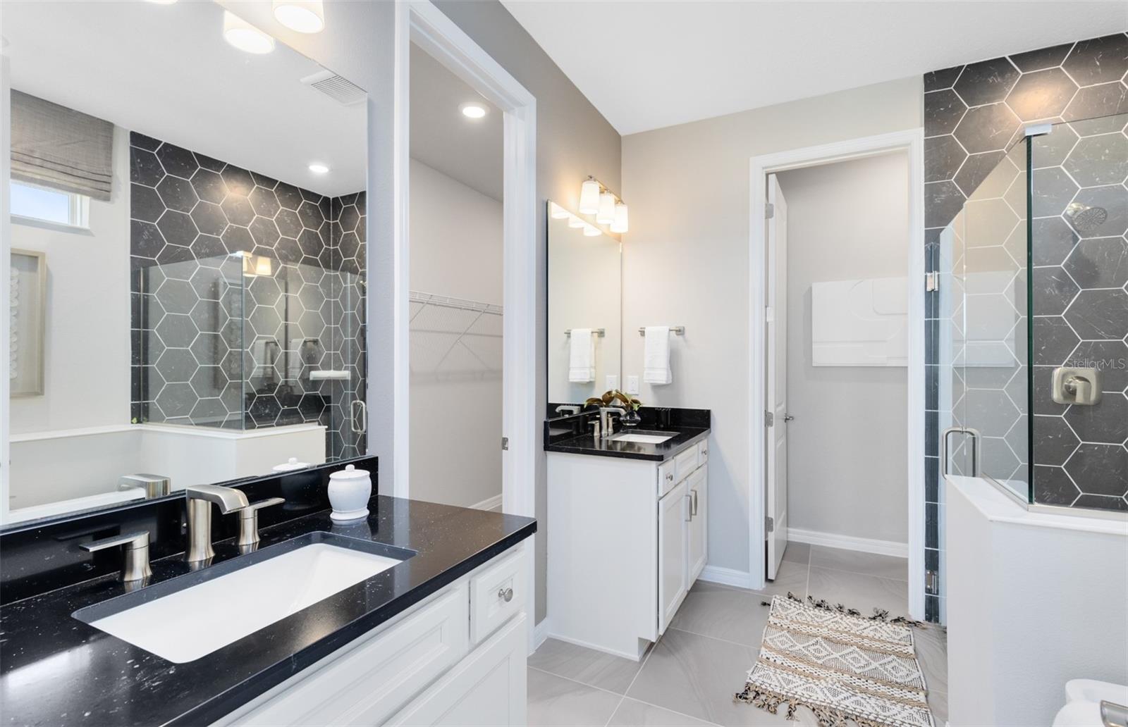 Image 28 of 37 For 5667 Flame Vine Way