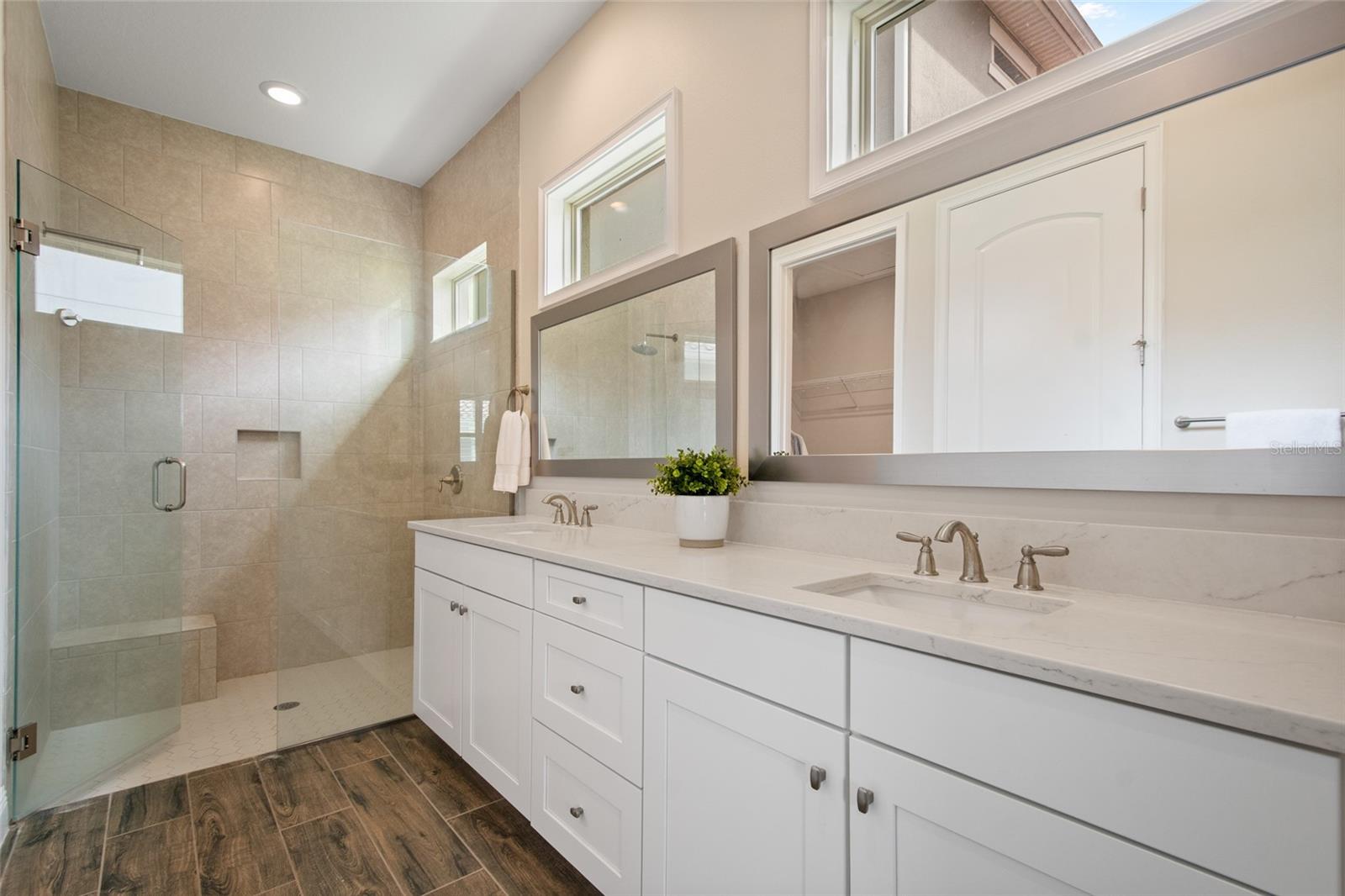 Listing photo id 33 for 13500 Abberwick Drive