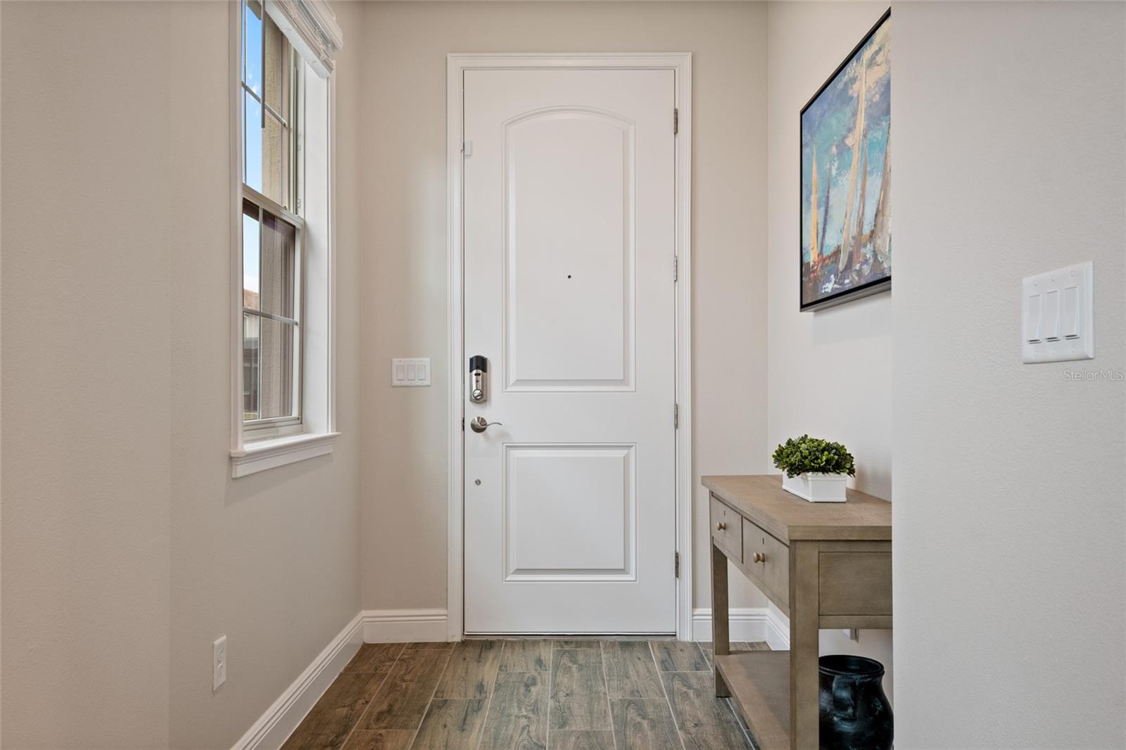 Listing photo id 2 for 13500 Abberwick Drive