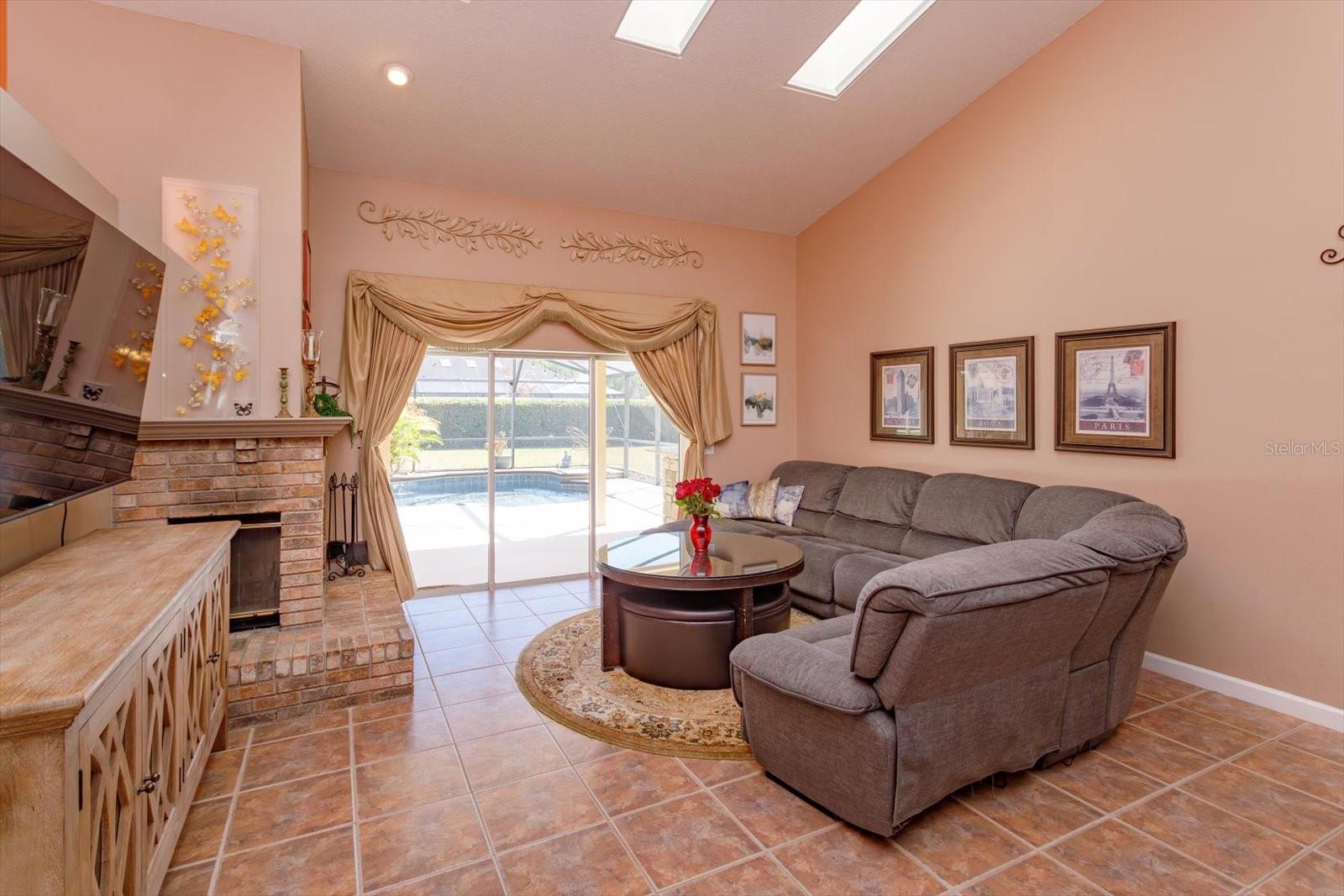 Image 14 of 36 For 6698 Sylvan Woods Drive