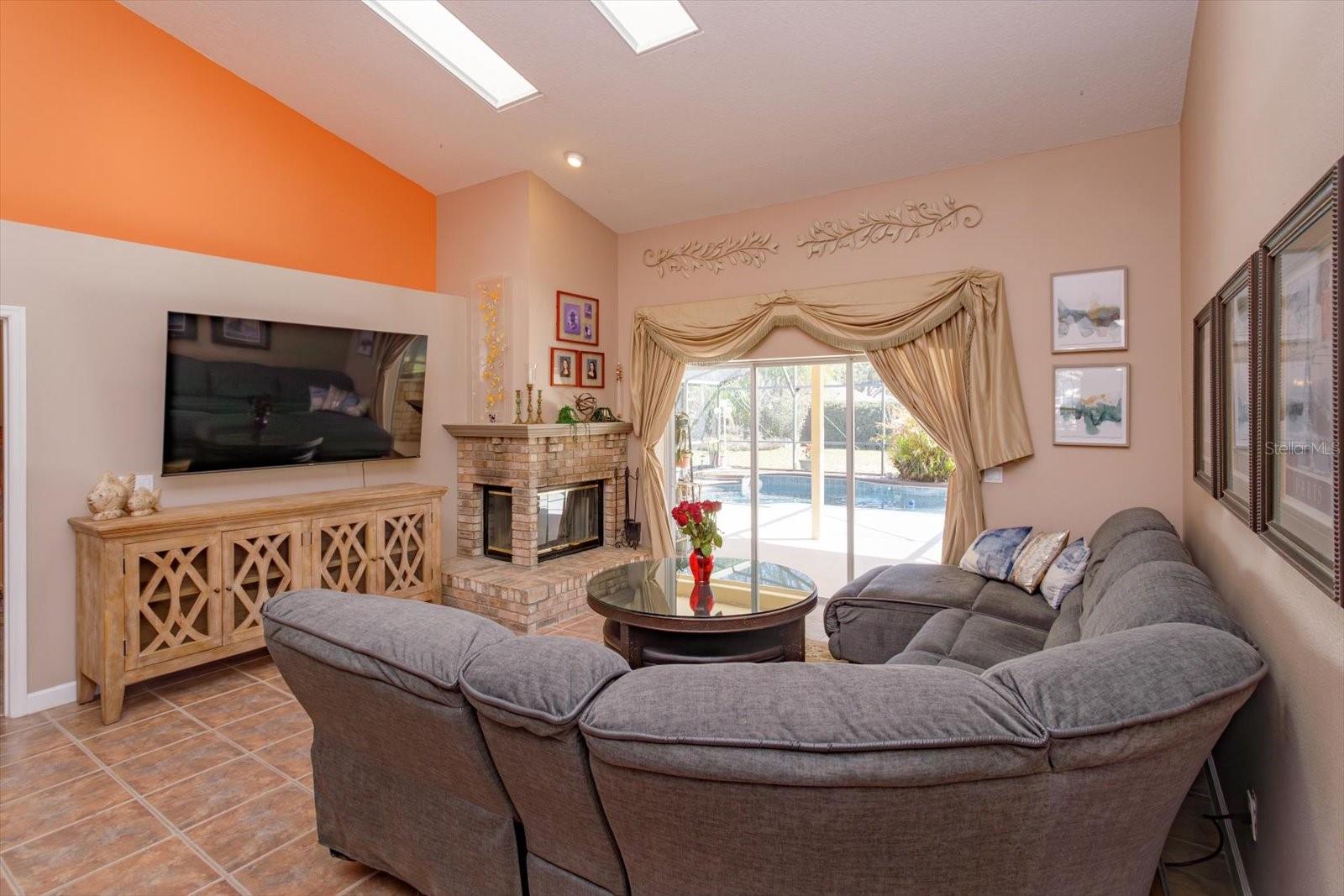 Image 15 of 36 For 6698 Sylvan Woods Drive