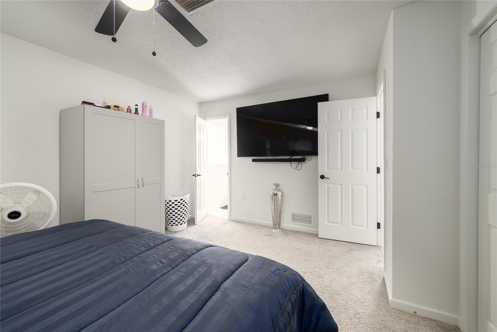 Image 37 of 50 For 1805 Saint Charles Terrace