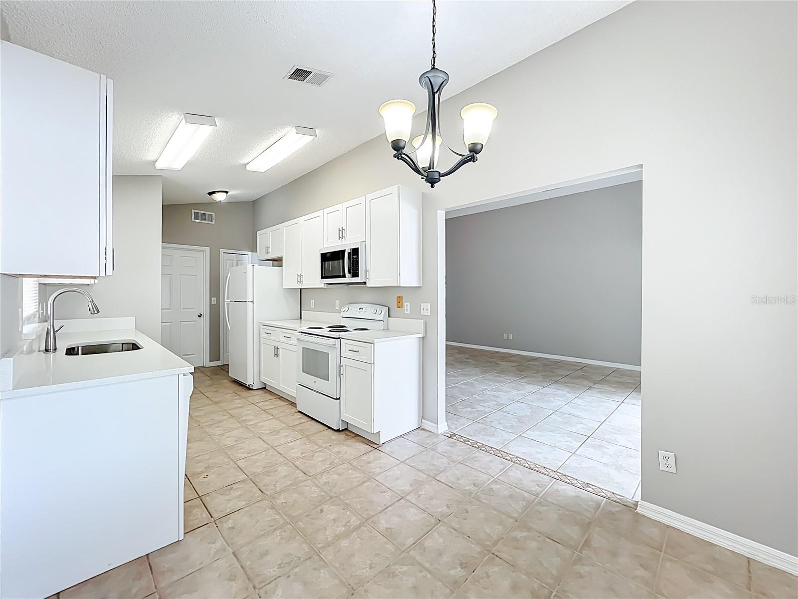 Image 15 of 54 For 5626 Elizabeth Rose Square