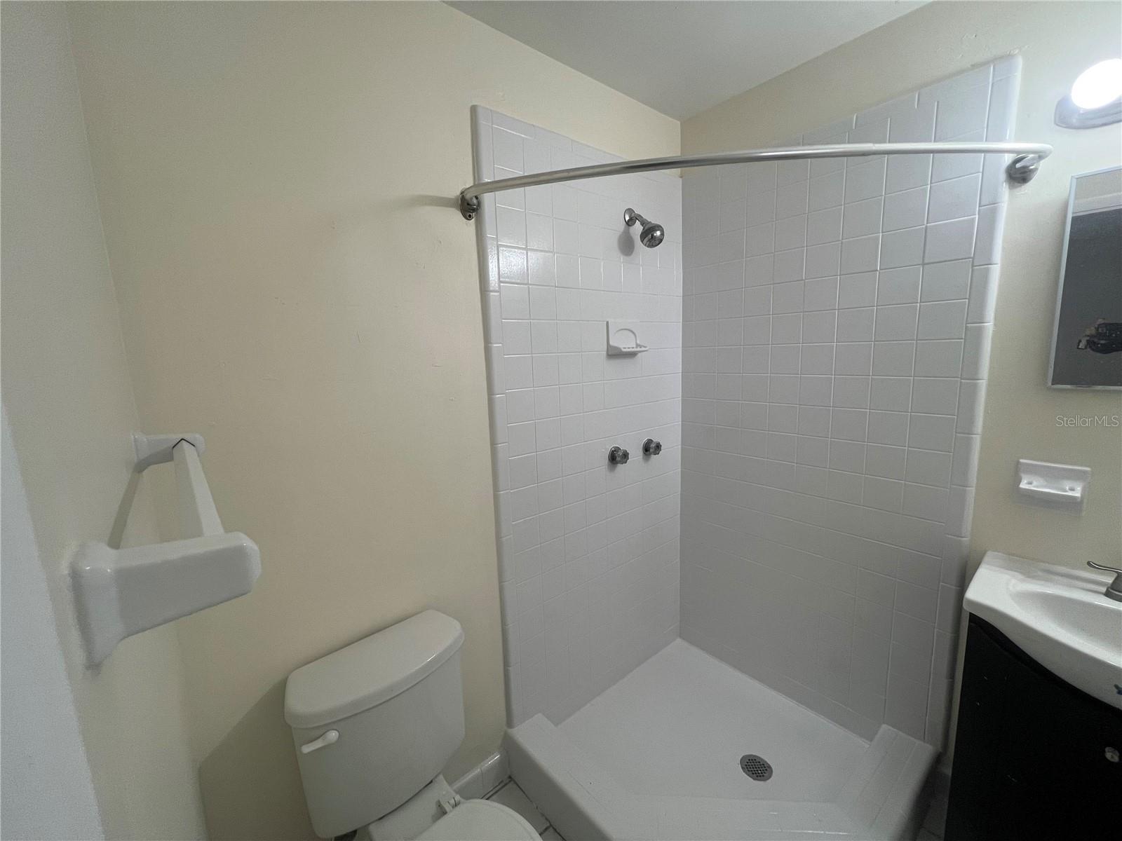 Image 6 of 9 For 1112 Dickens Avenue