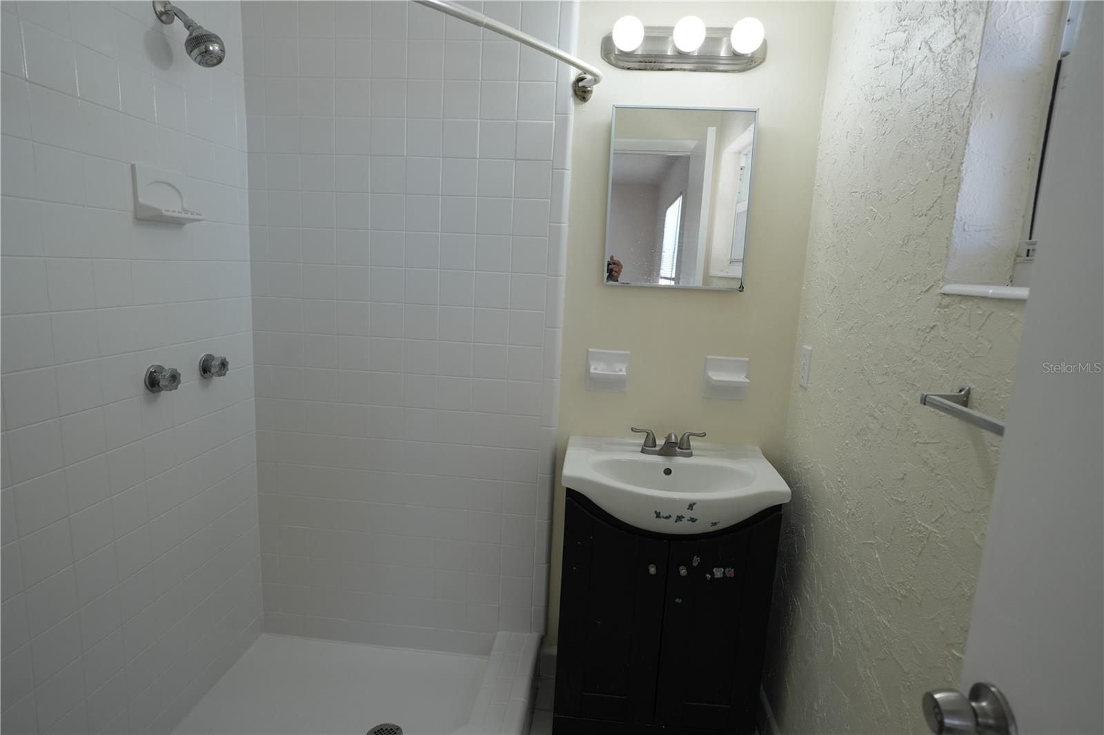 Image 7 of 9 For 1112 Dickens Avenue