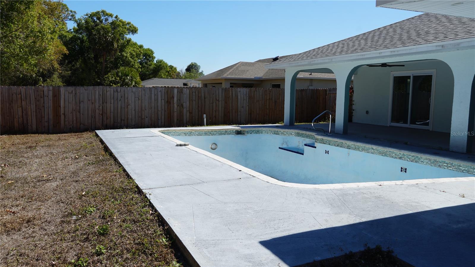 Image 18 of 21 For 23268 Avacado Avenue