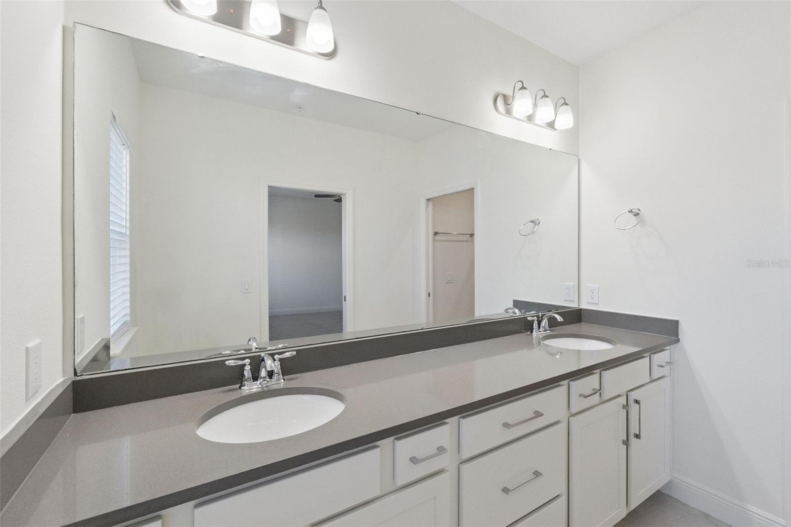 Image 12 of 32 For 14235 Kellogg Avenue