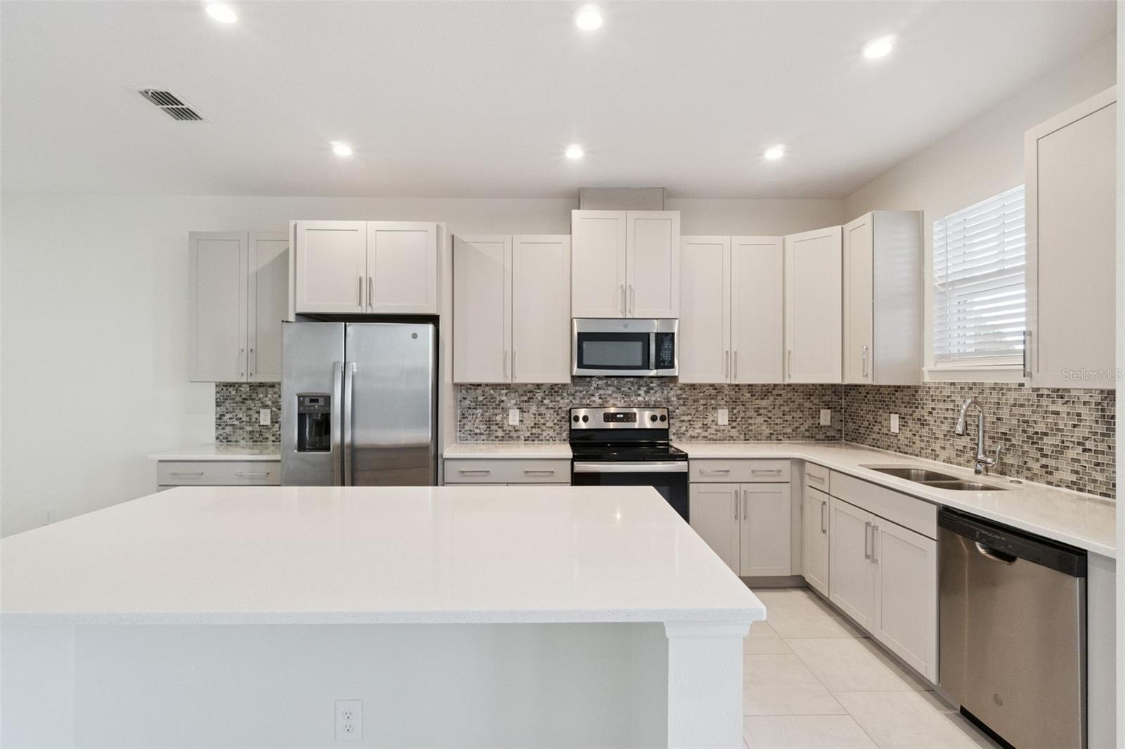 Image 4 of 32 For 14235 Kellogg Avenue