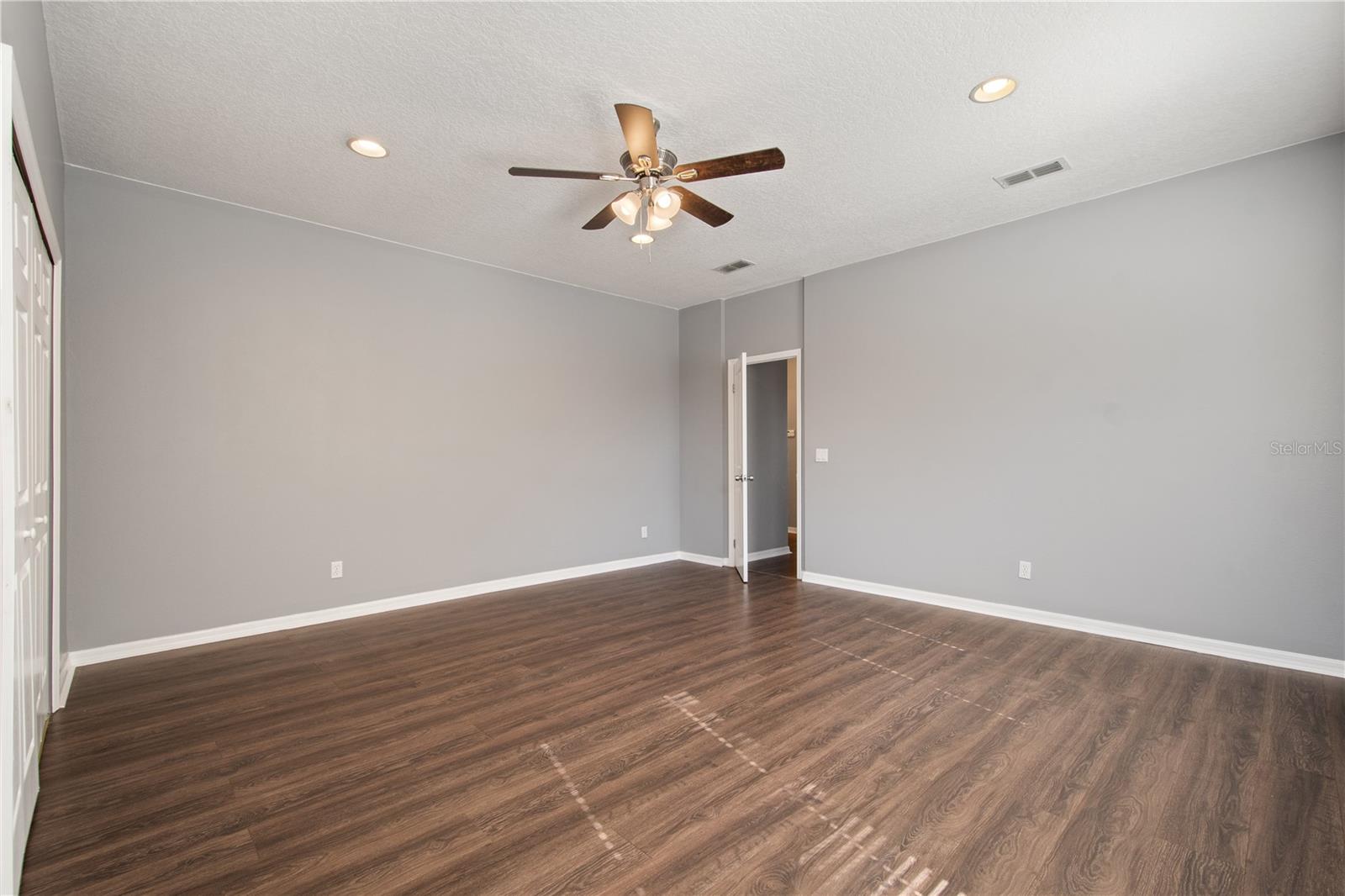 Image 34 of 52 For 13118 Sunkiss Loop