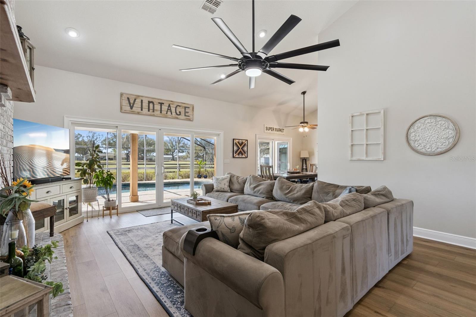 Image 12 of 59 For 7100 Redwing Road