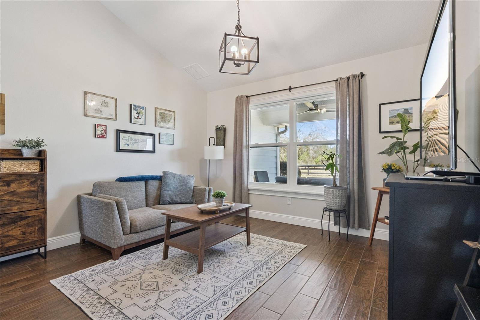 Image 14 of 59 For 7100 Redwing Road