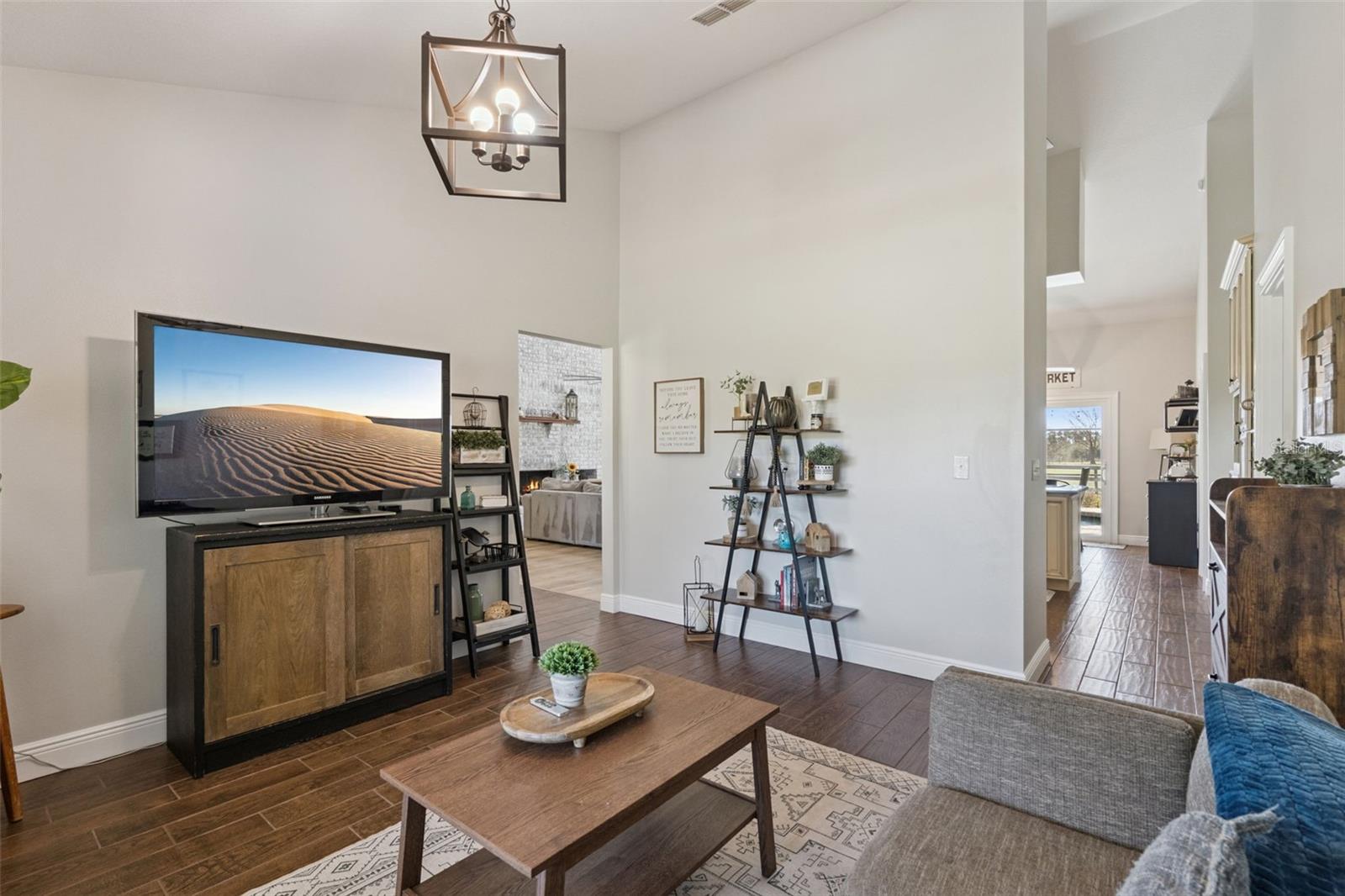 Image 15 of 59 For 7100 Redwing Road