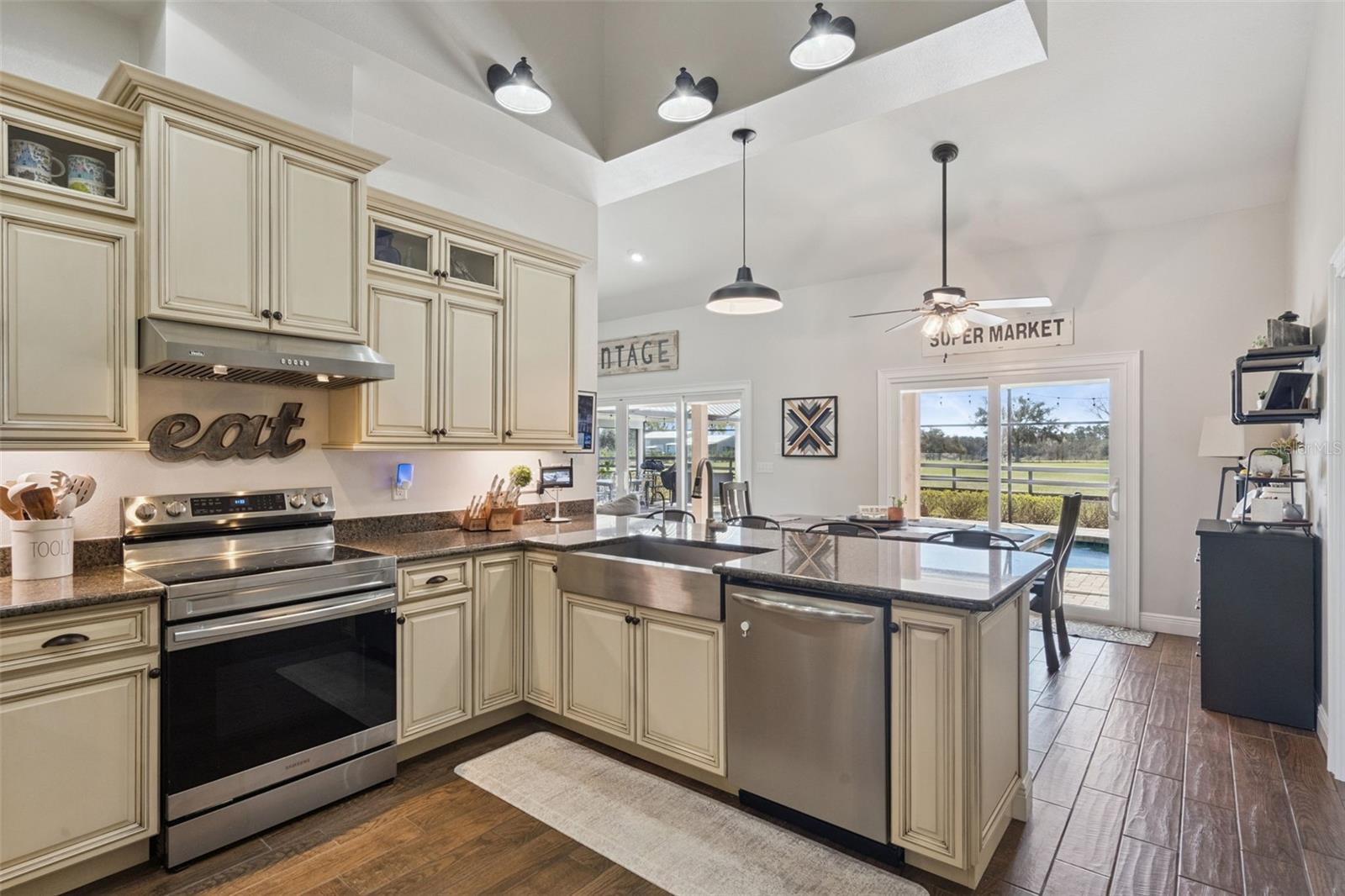 Image 19 of 59 For 7100 Redwing Road