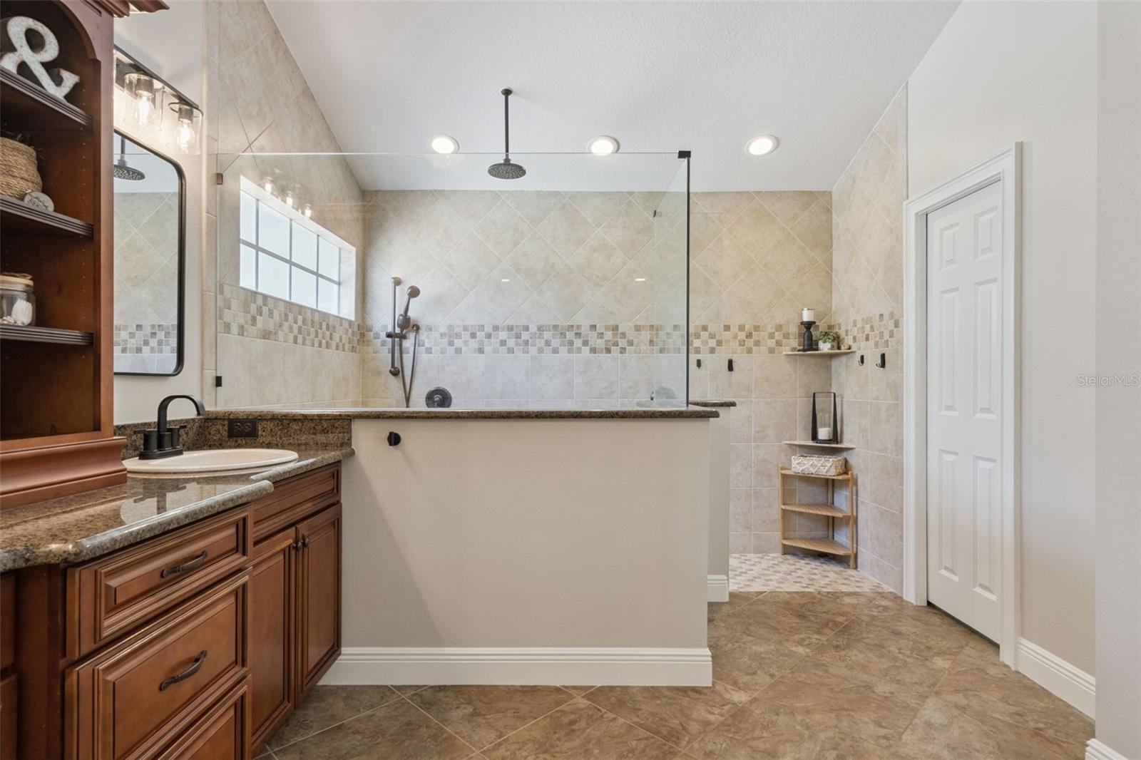 Image 25 of 59 For 7100 Redwing Road