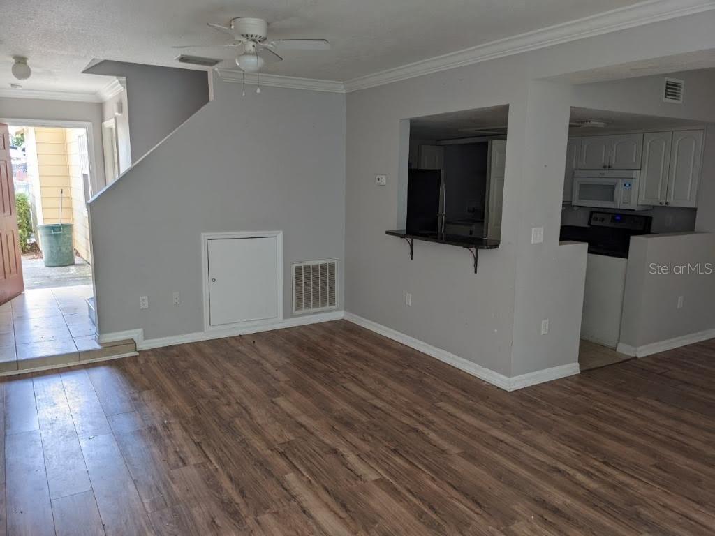 Image 2 of 7 For 2122 Fan Palm Drive