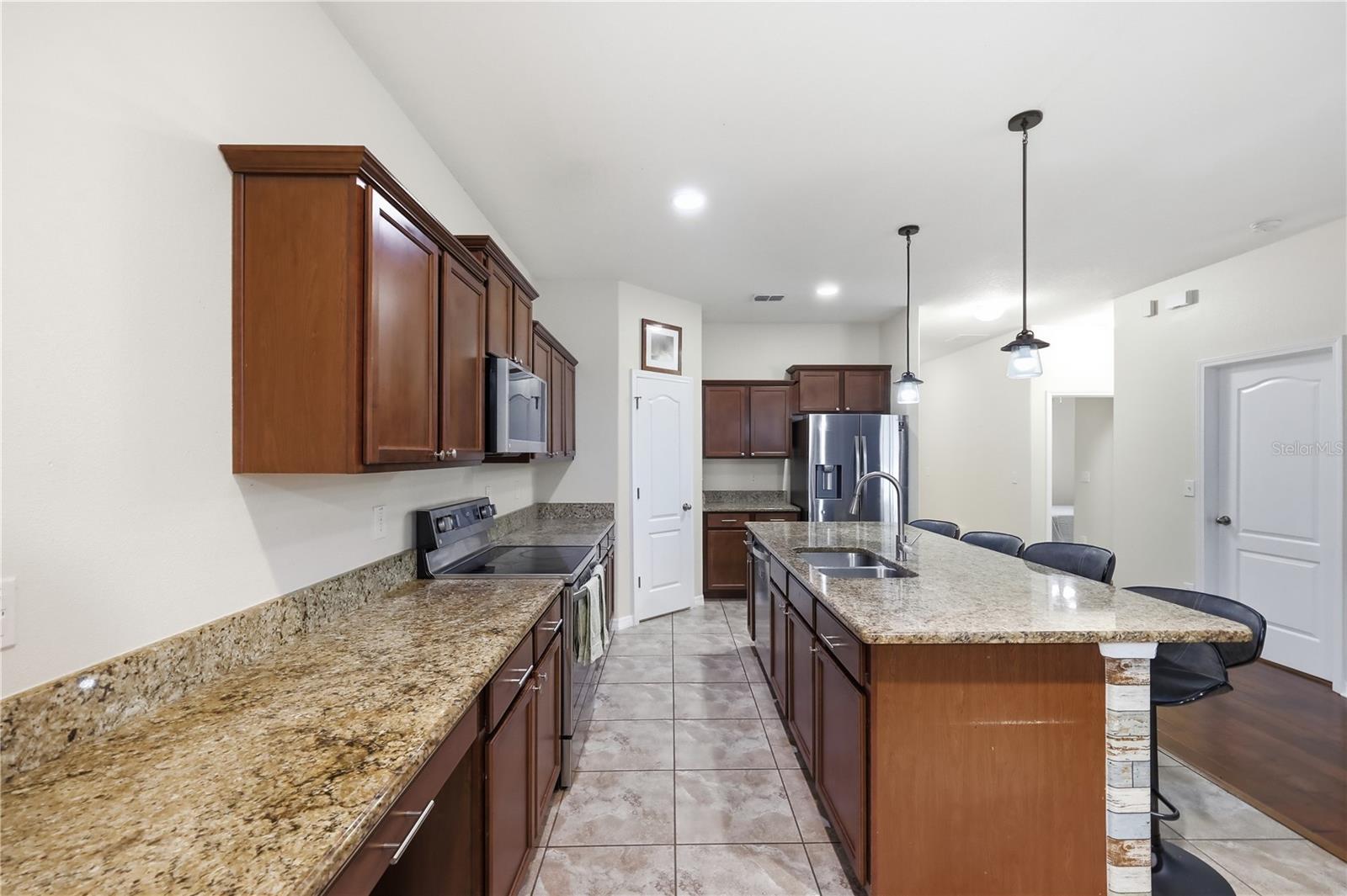 Image 22 of 41 For 1044 Alston Bay Boulevard