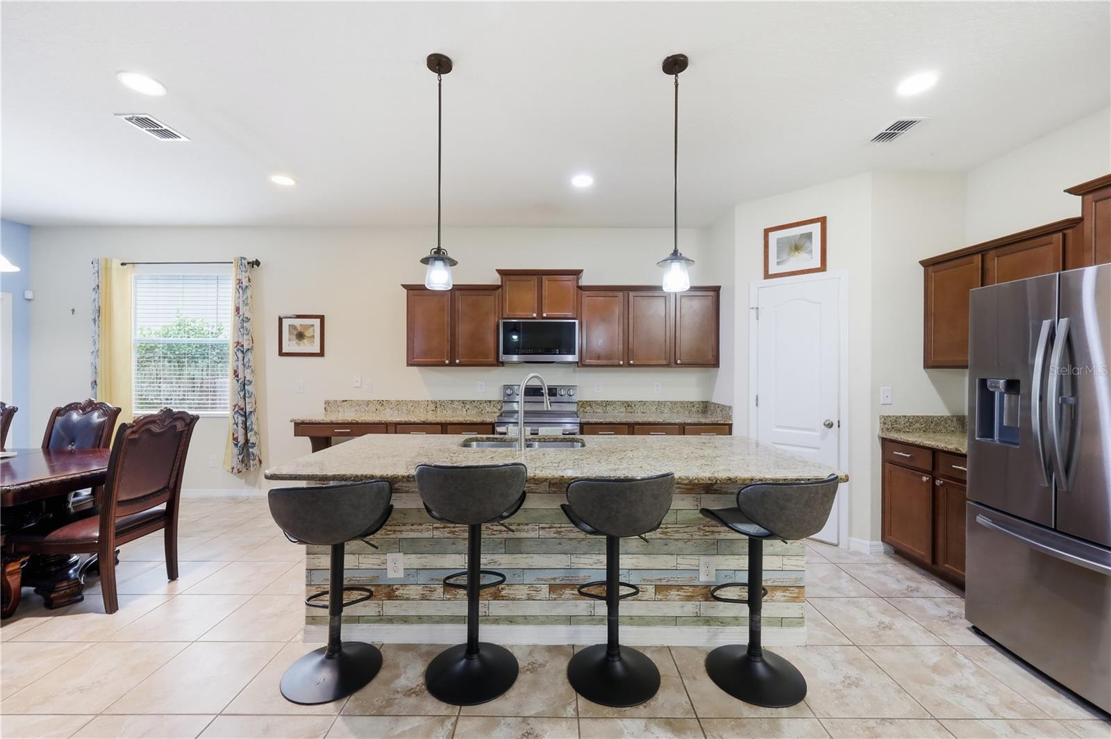 Image 30 of 41 For 1044 Alston Bay Boulevard