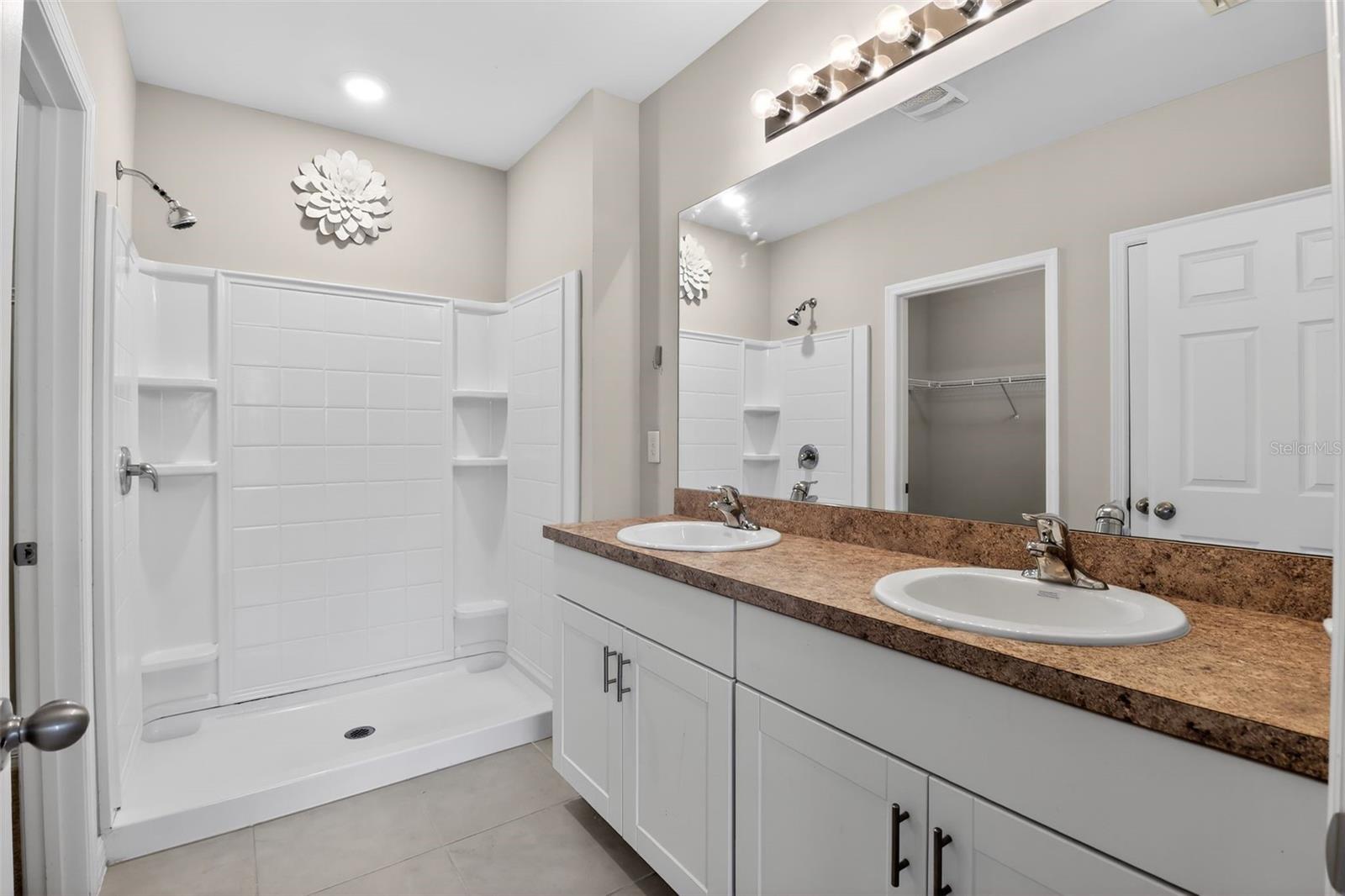 Image 21 of 31 For 25152 Lenox Circle