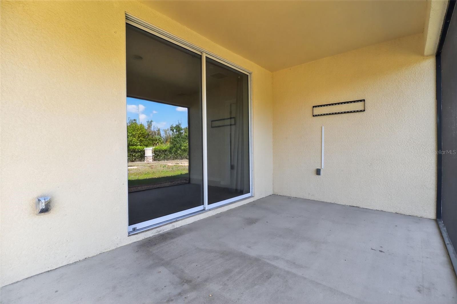 Image 28 of 31 For 25152 Lenox Circle