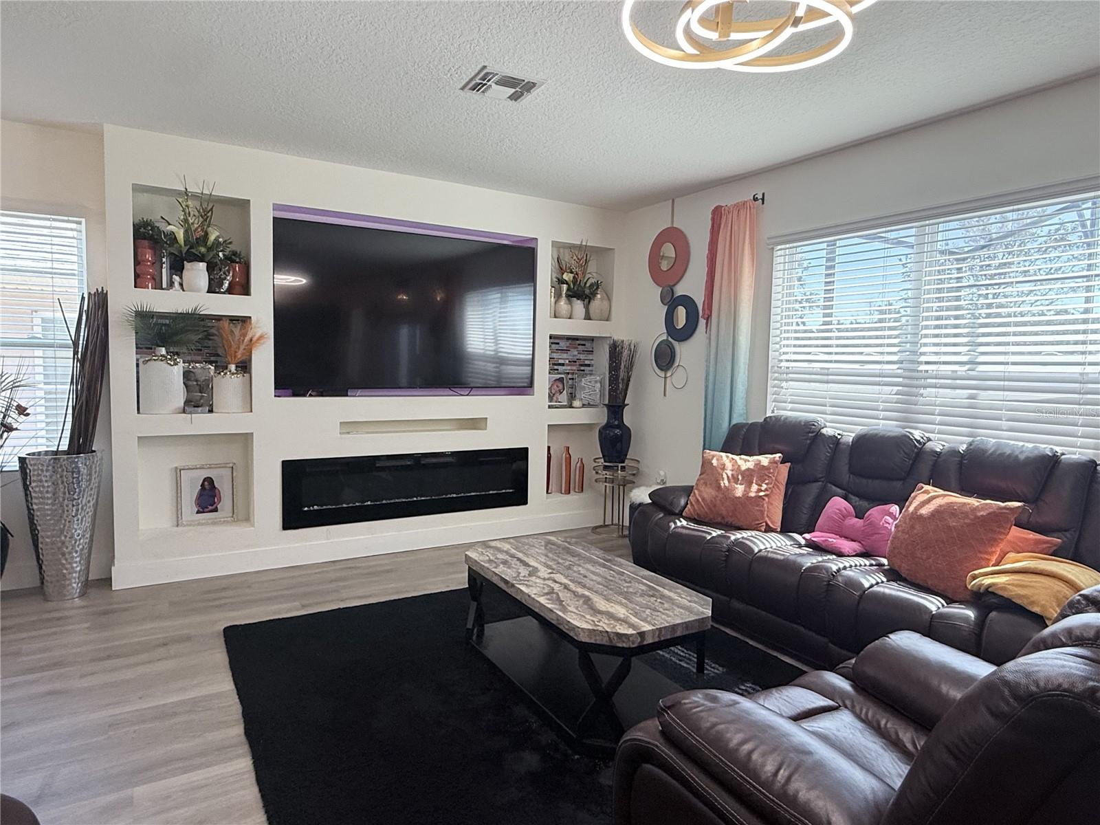 Image 2 of 7 For 375 Nova Drive