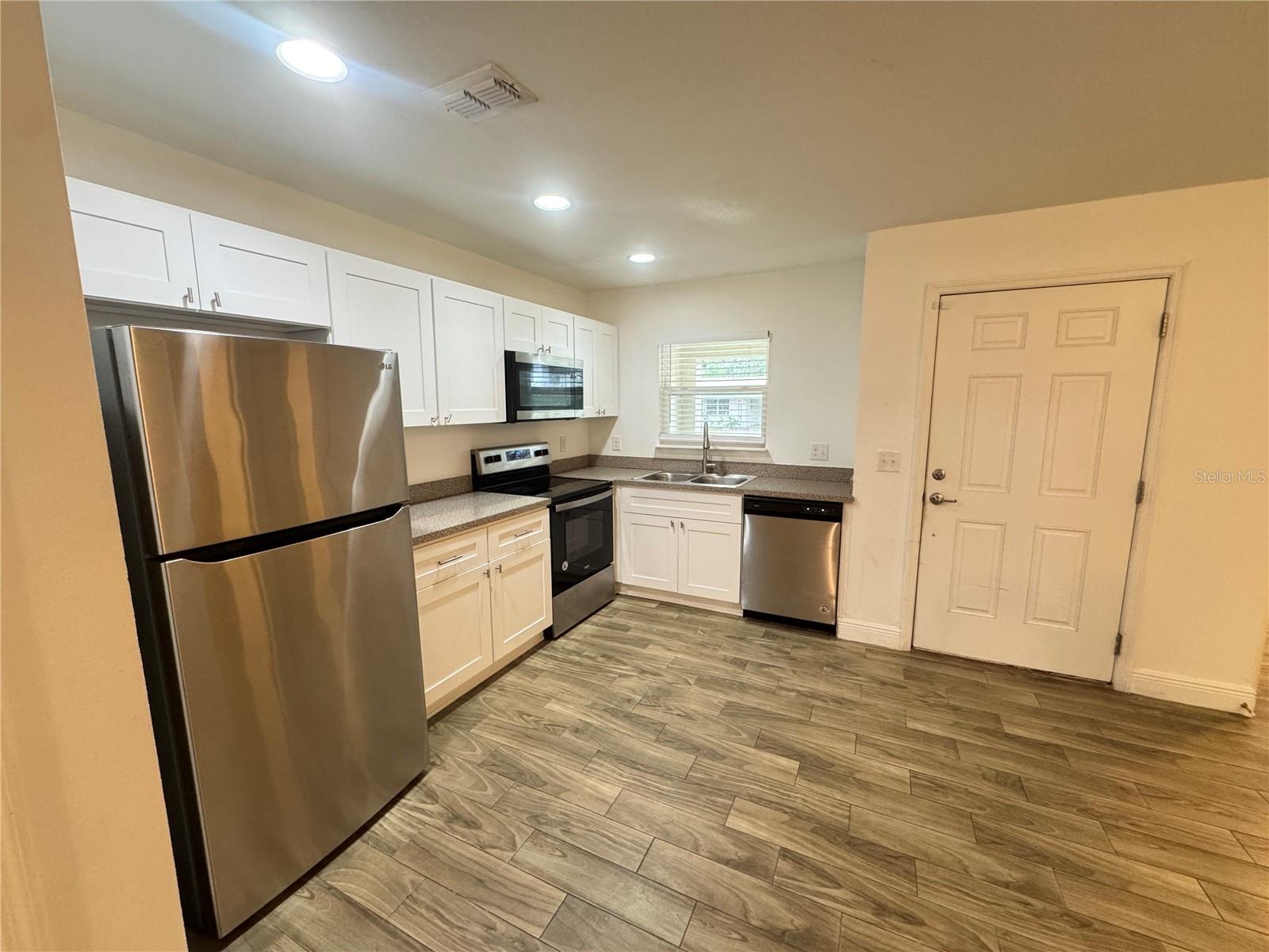 Image 11 of 26 For 708 Bon Air Street