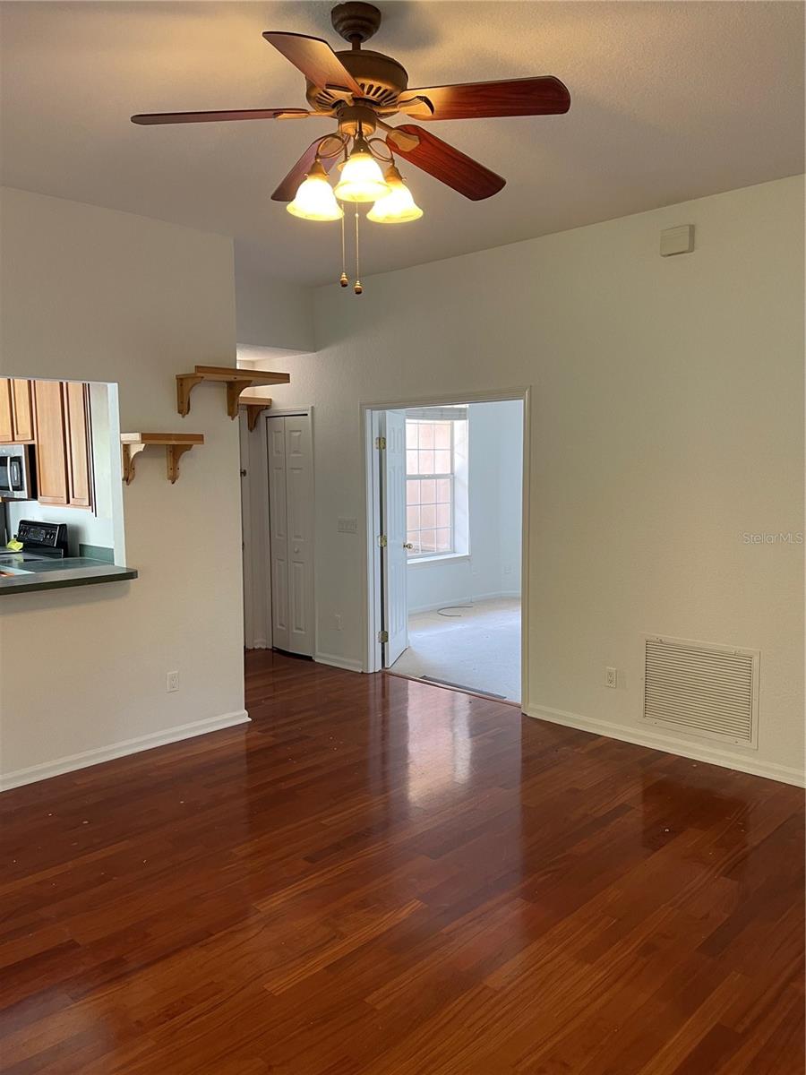 Image 11 of 40 For 7617 Bay Port Road 57