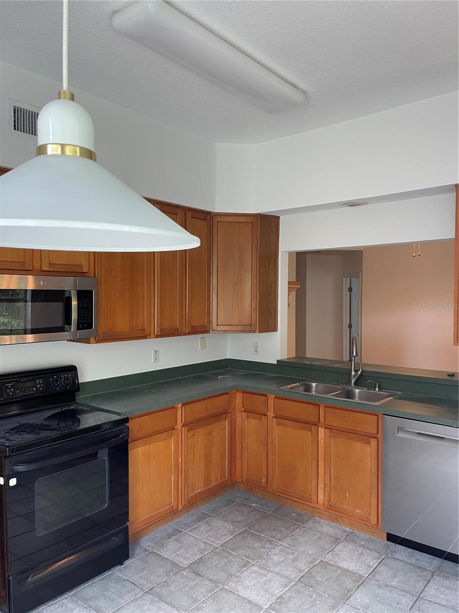 Image 16 of 40 For 7617 Bay Port Road 57