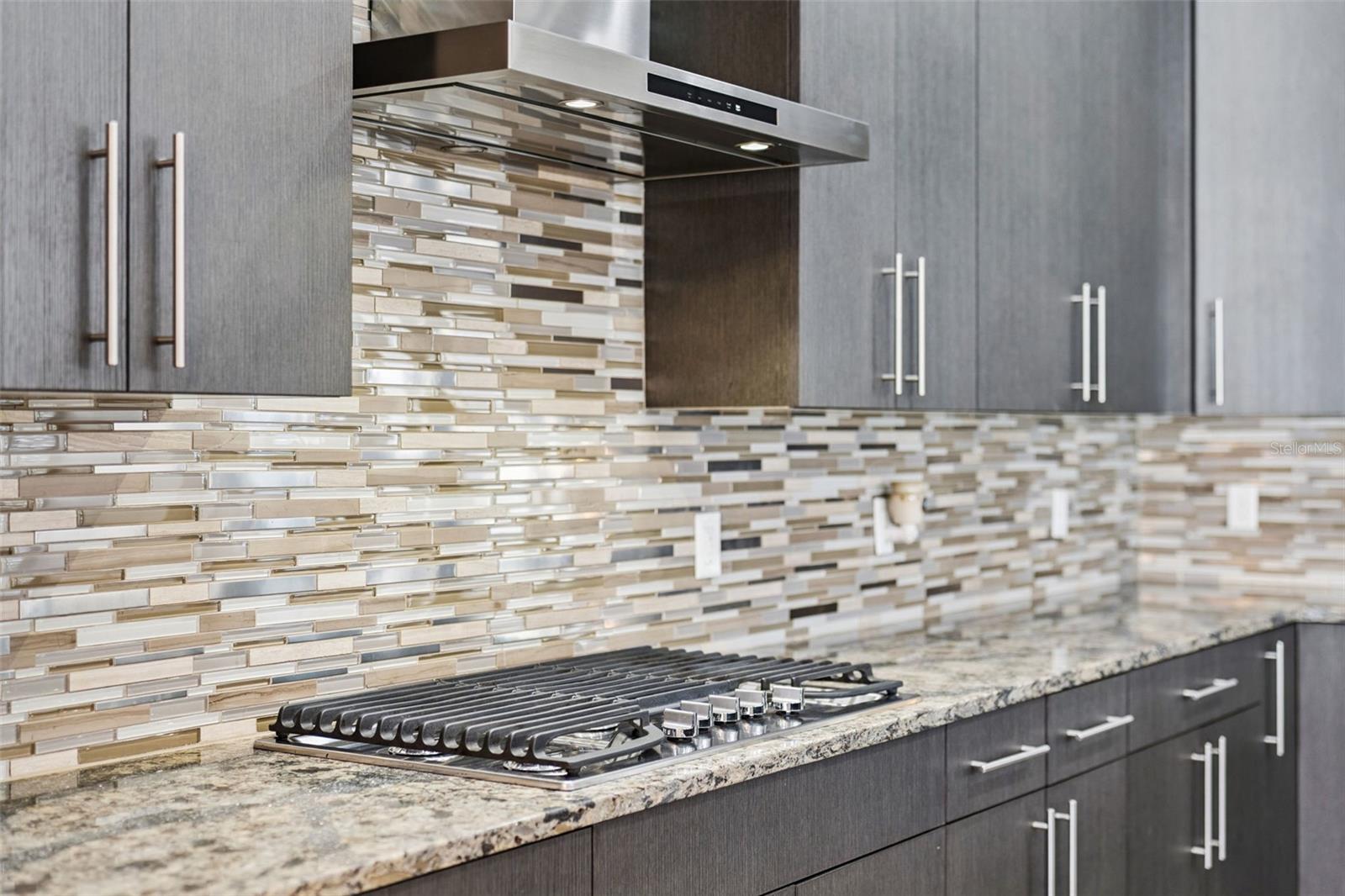 Image 16 of 58 For 8901 Lakeshore Pointe Drive