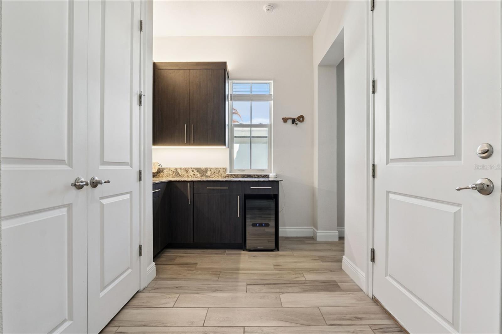 Image 17 of 58 For 8901 Lakeshore Pointe Drive