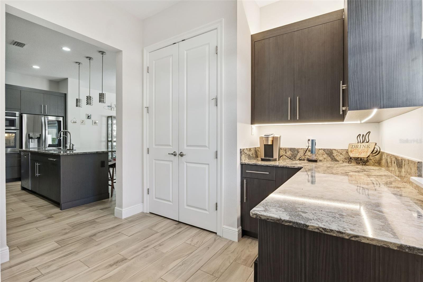 Image 18 of 58 For 8901 Lakeshore Pointe Drive