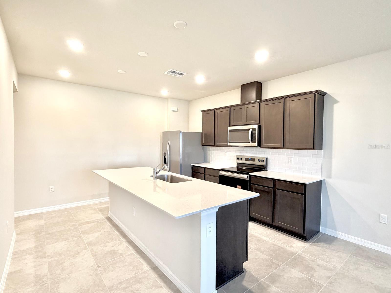 Image 3 of 19 For 16264 Merry Alley