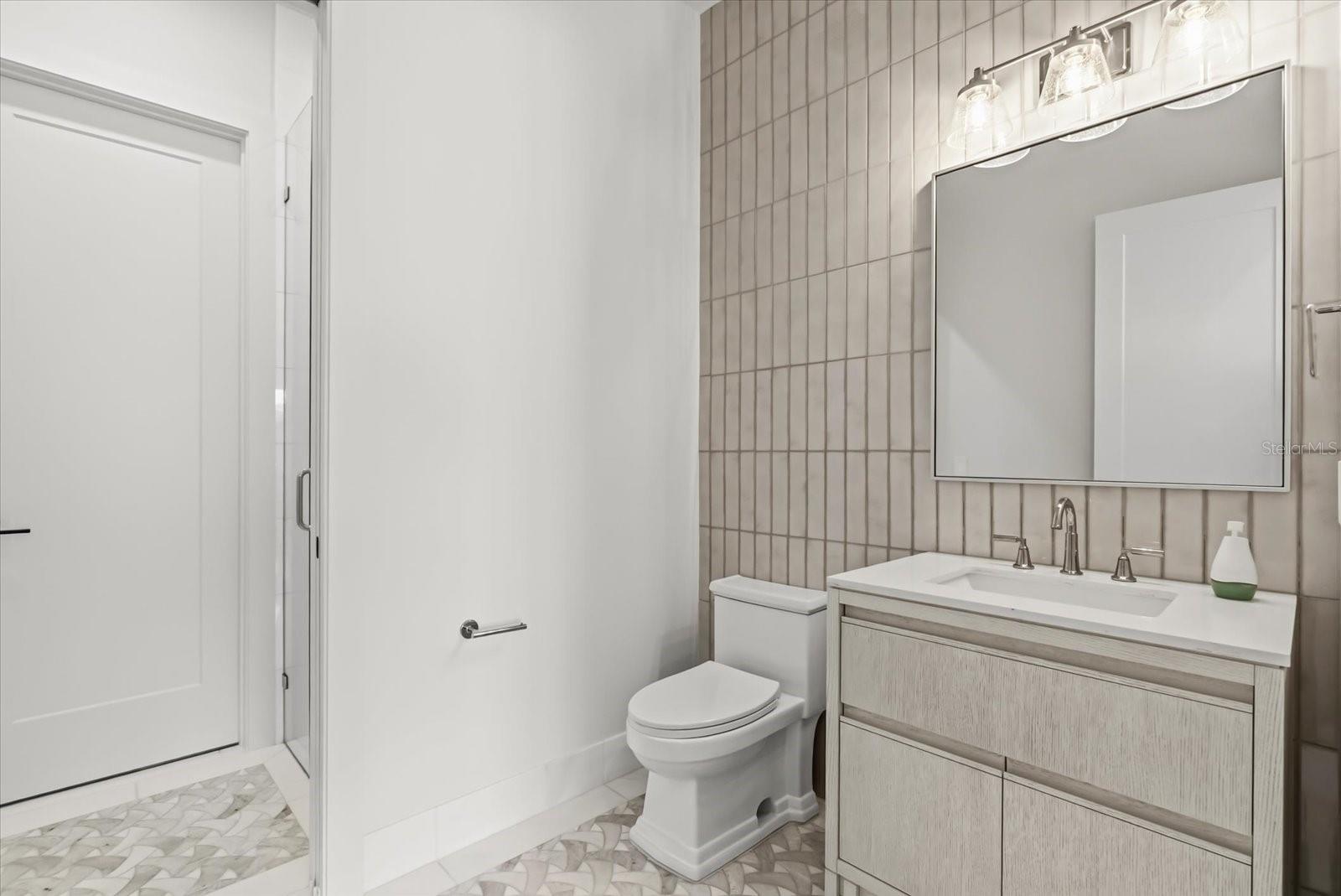 Image 21 of 40 For 1320 Cloverlawn Avenue