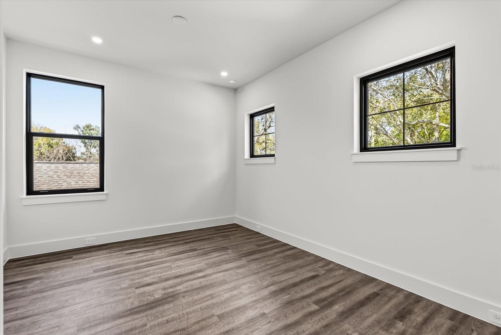 Image 31 of 40 For 1320 Cloverlawn Avenue