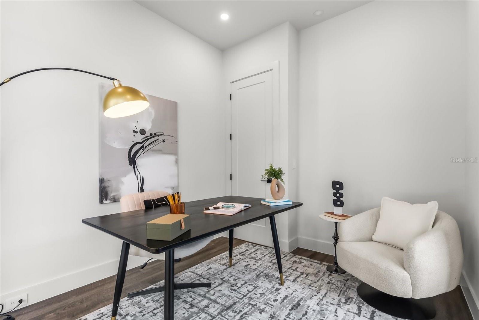 Image 9 of 40 For 1320 Cloverlawn Avenue