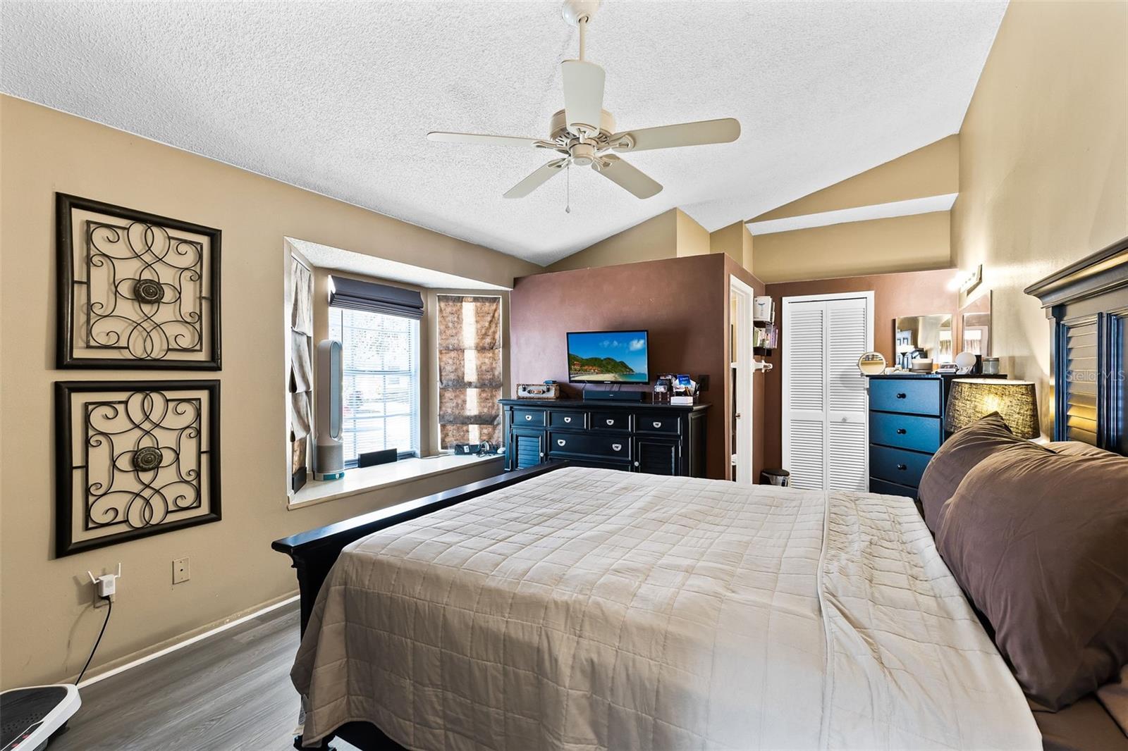 Image 11 of 30 For 9808 Surrey Ridge Road