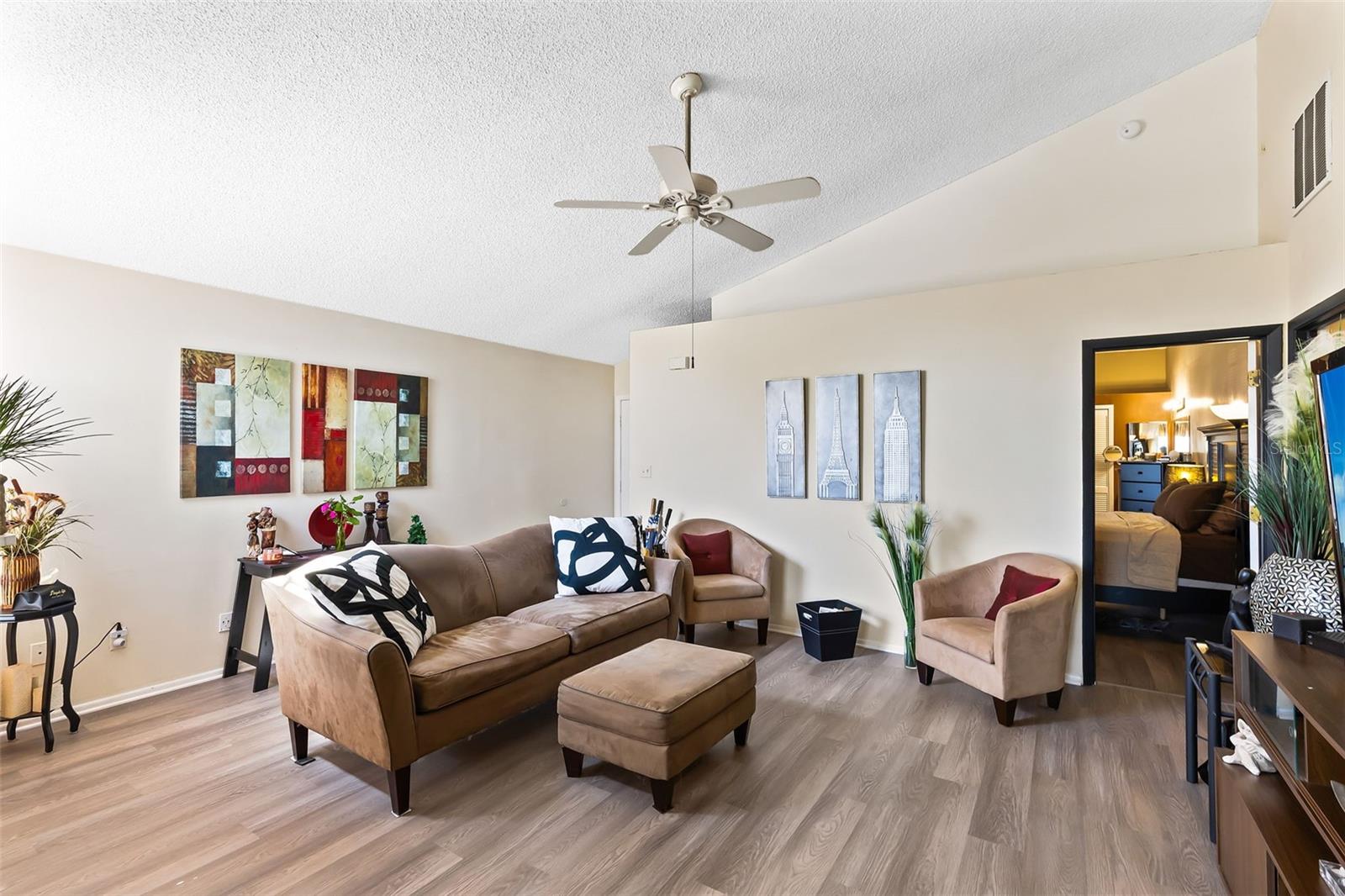 Image 5 of 30 For 9808 Surrey Ridge Road