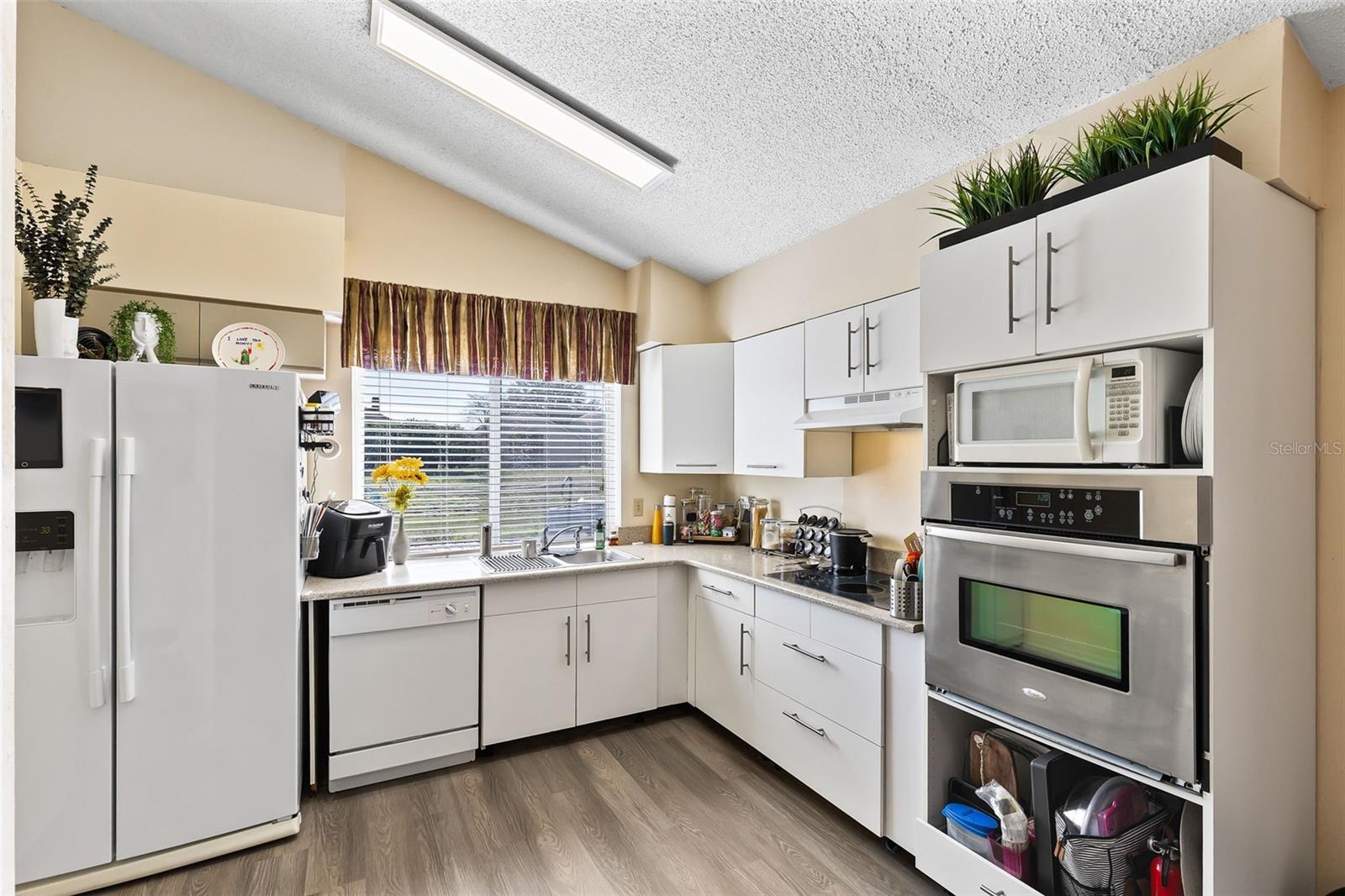 Image 7 of 30 For 9808 Surrey Ridge Road