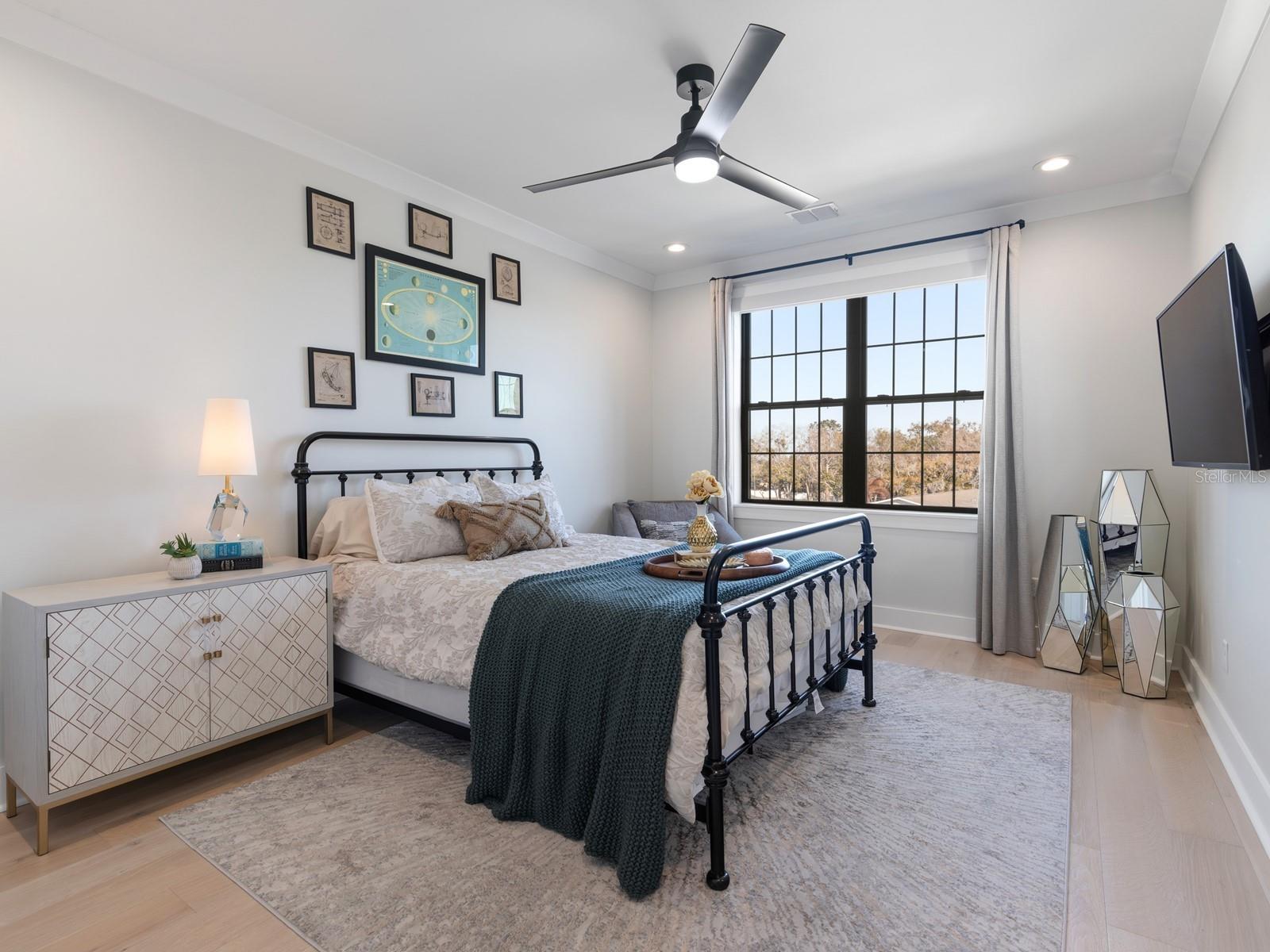 Image 27 of 38 For 64 Park Avenue