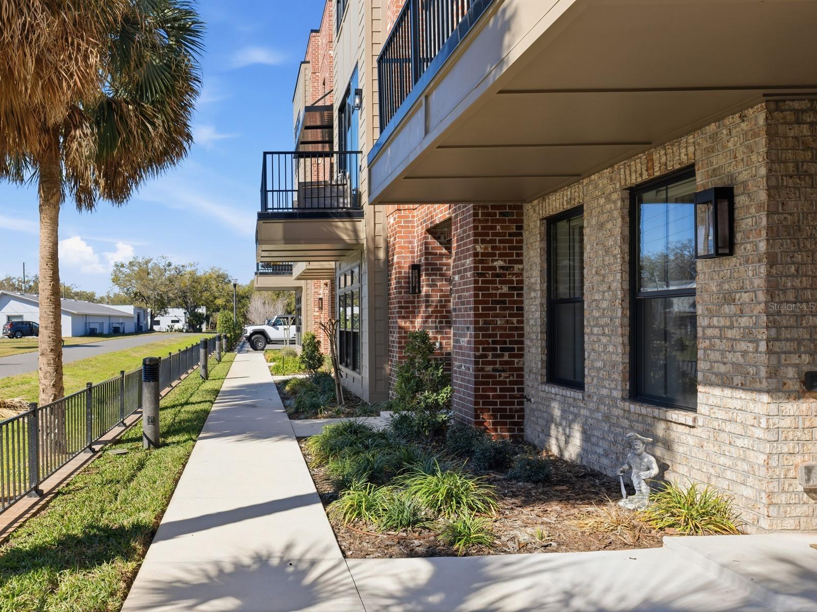 Image 30 of 38 For 64 Park Avenue