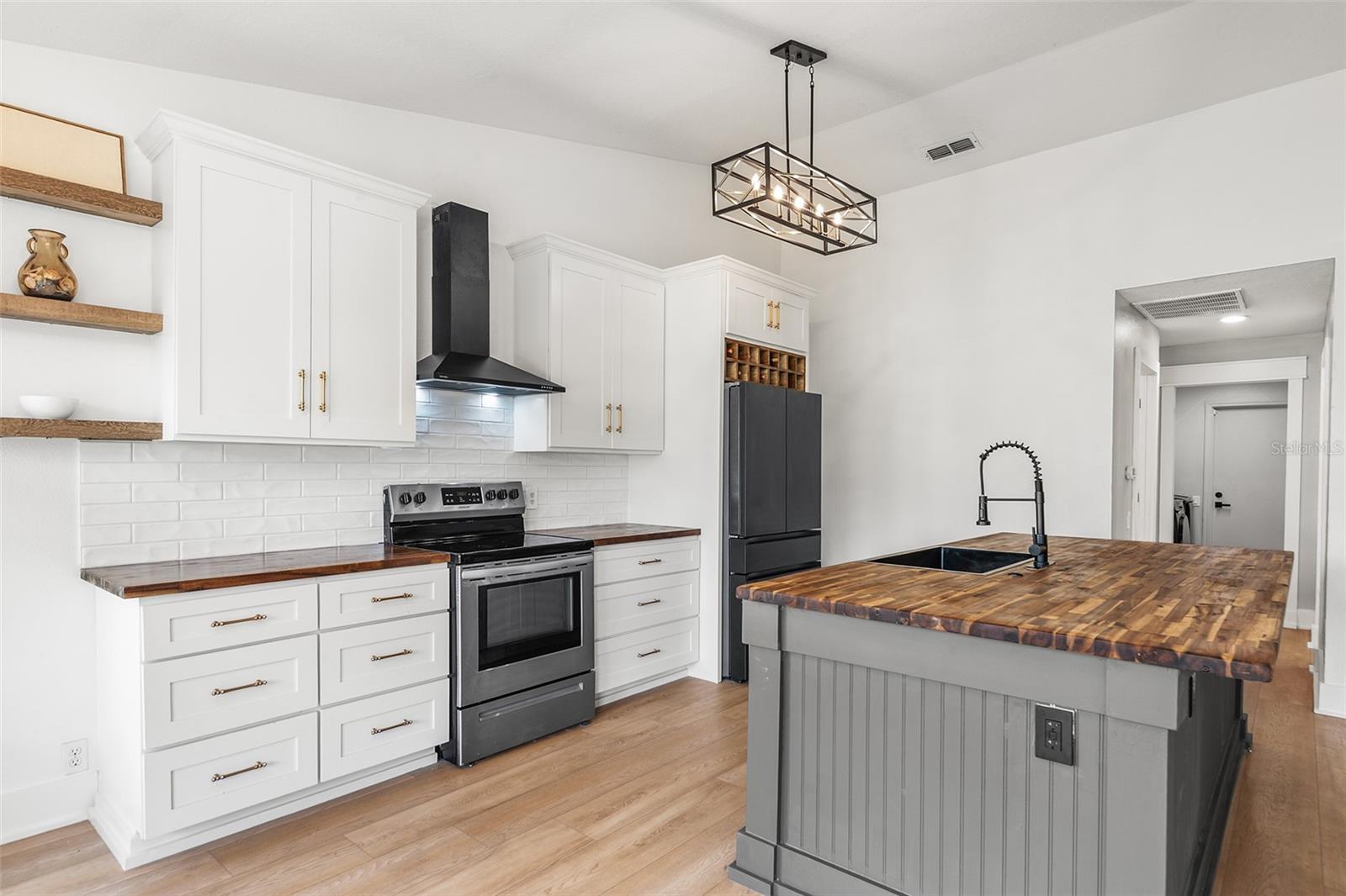 Image 8 of 28 For 8353 Pavilion Drive