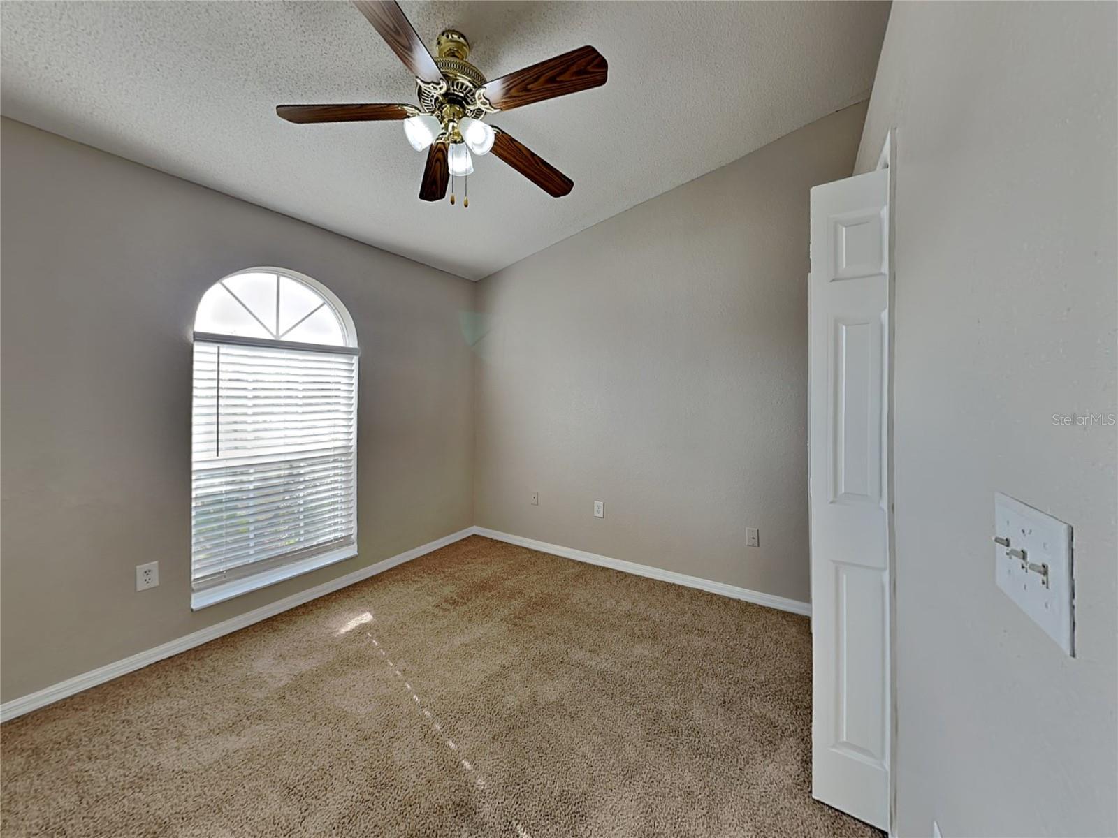 Image 11 of 16 For 165 Kings Pond Avenue