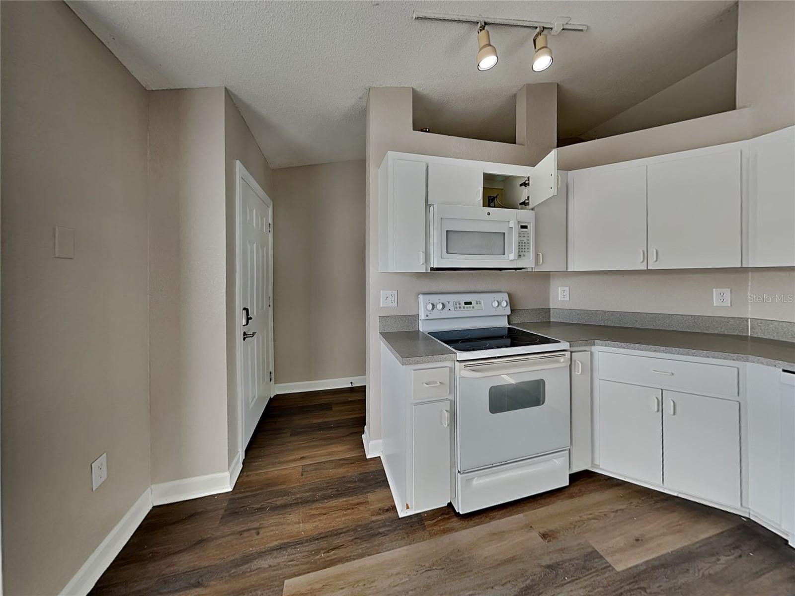 Image 4 of 16 For 165 Kings Pond Avenue