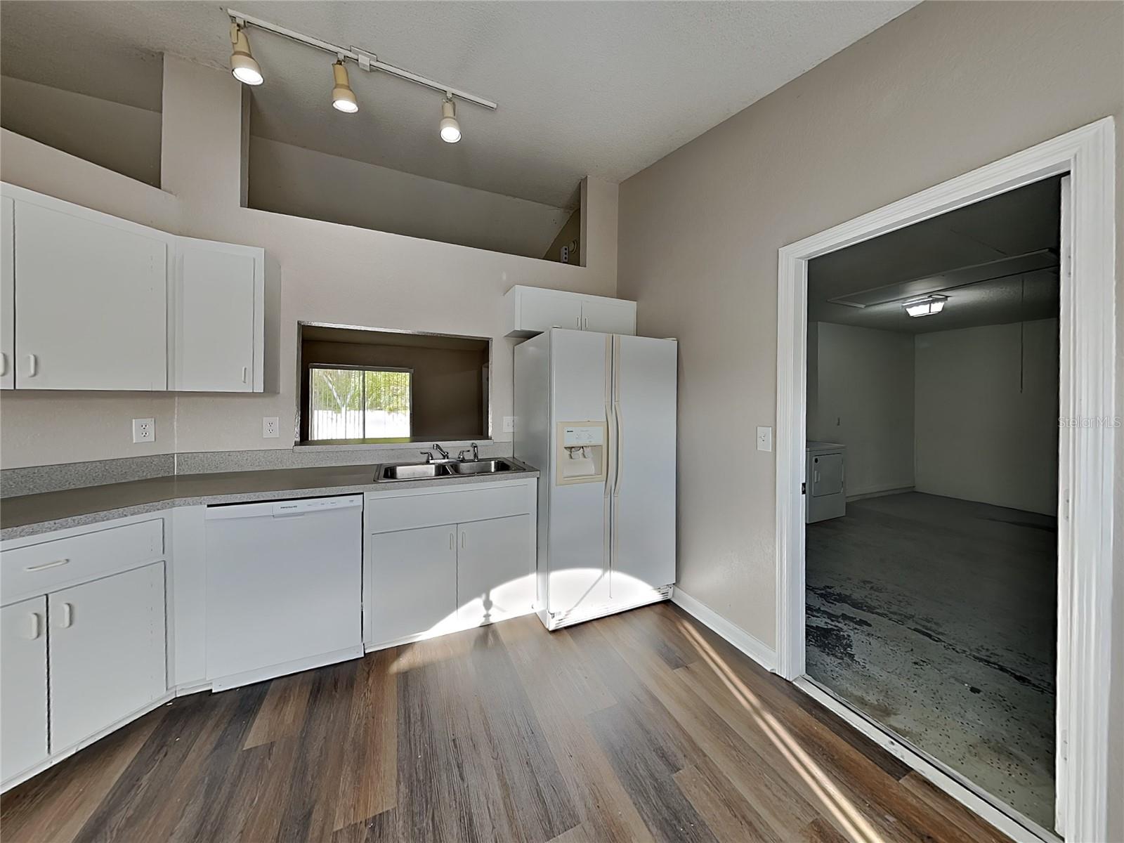 Image 5 of 16 For 165 Kings Pond Avenue