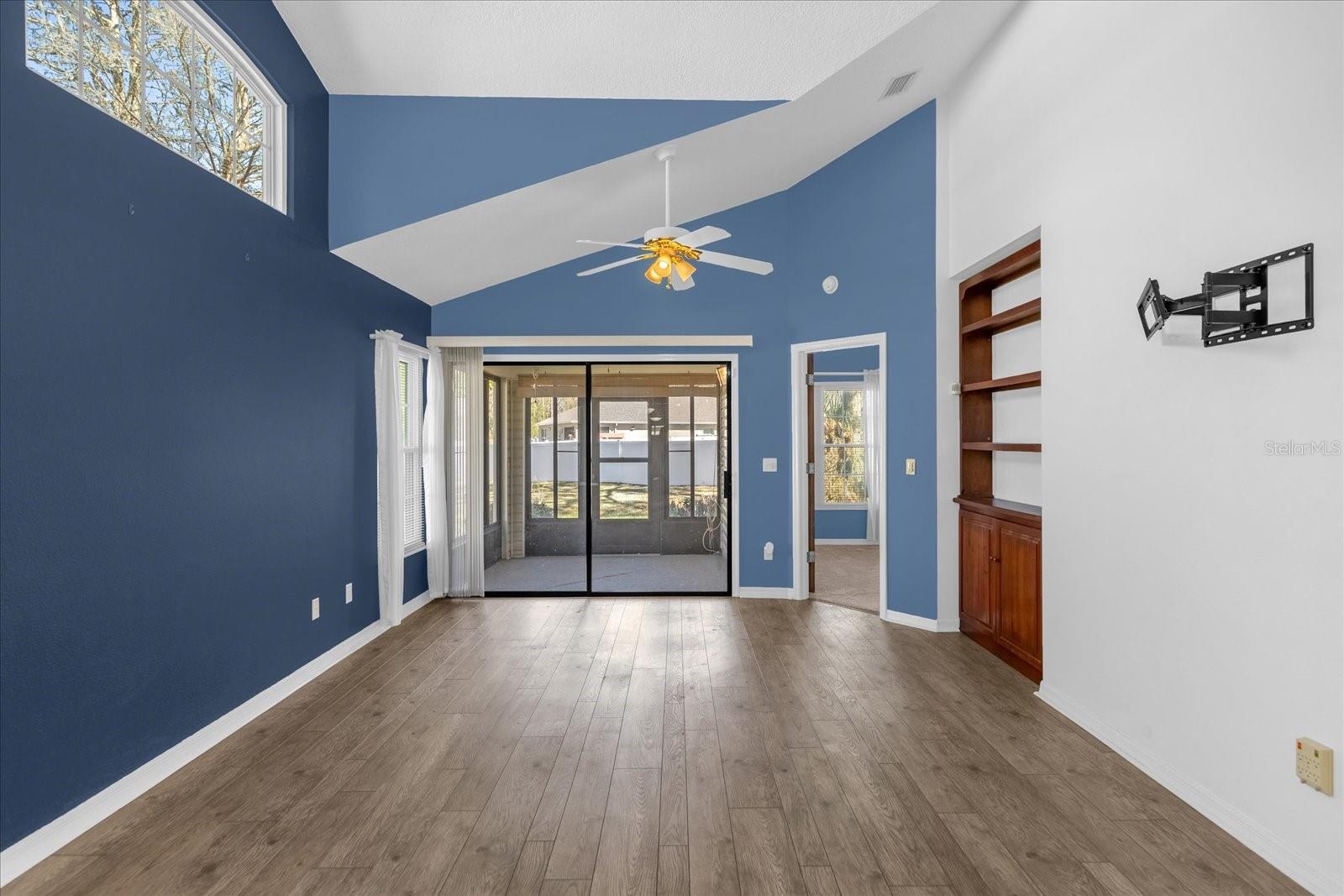 Image 4 of 34 For 138 Baytree Boulevard