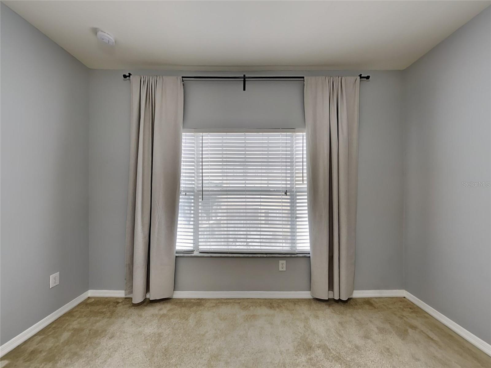 Image 11 of 15 For 2550 Grand Central Parkway 11