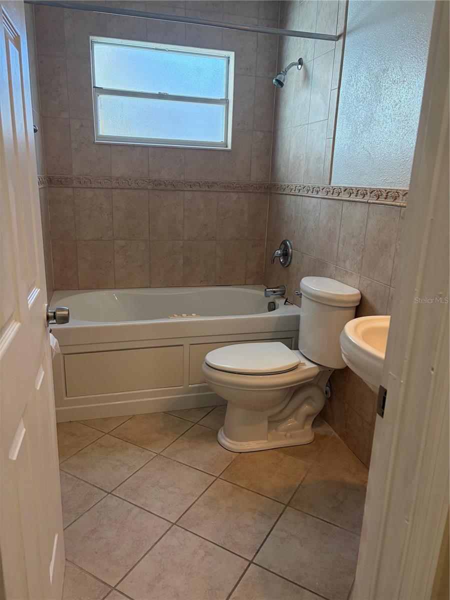 Image 17 of 23 For 2737 Poinciana Boulevard 88