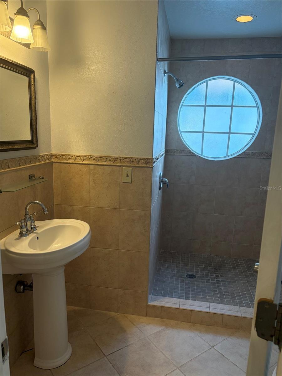 Image 19 of 23 For 2737 Poinciana Boulevard 88