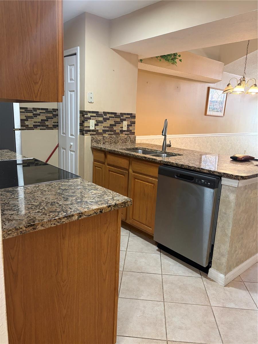 Image 21 of 23 For 2737 Poinciana Boulevard 88