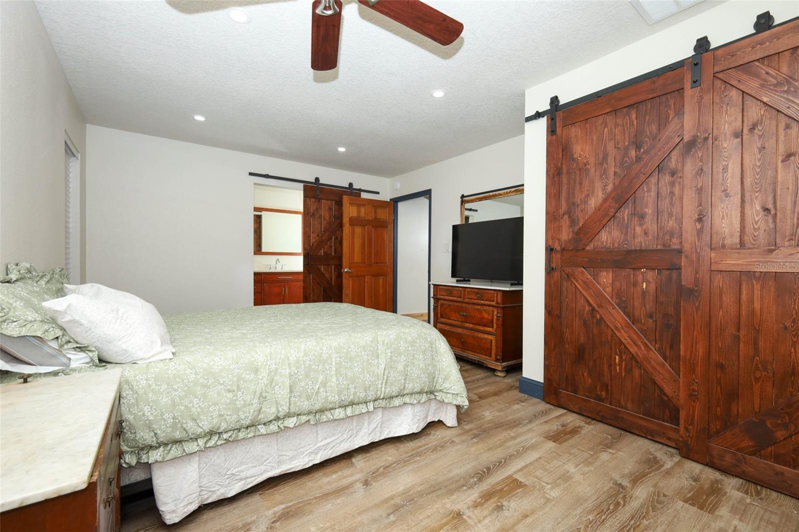 Image 22 of 61 For 244 Overbrook Drive