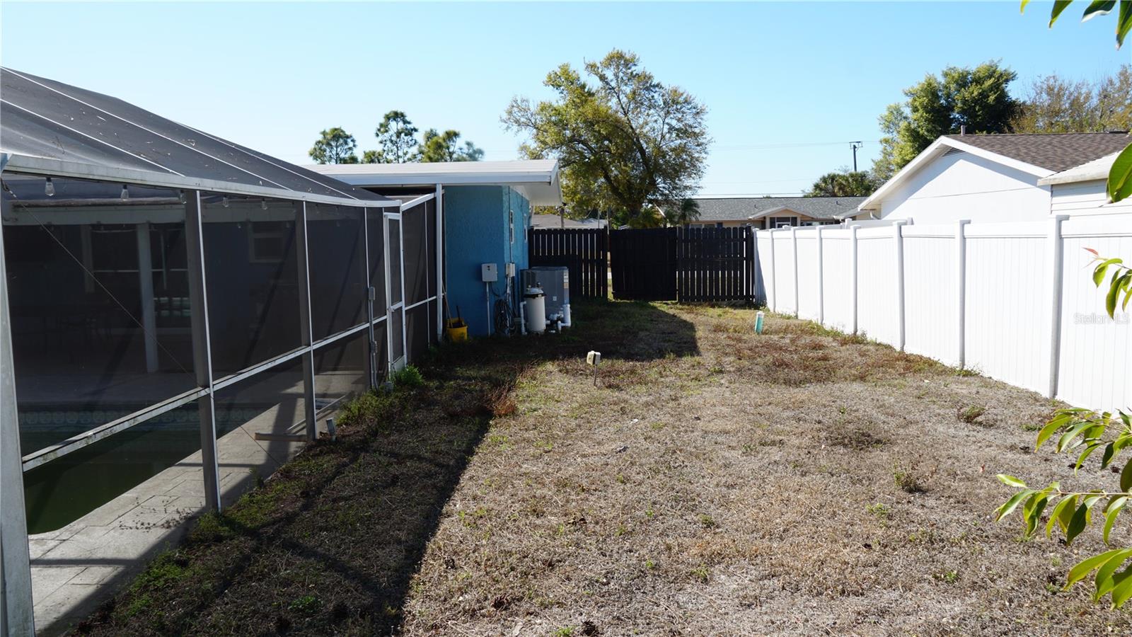 Image 5 of 18 For 3064 Pinetree Street